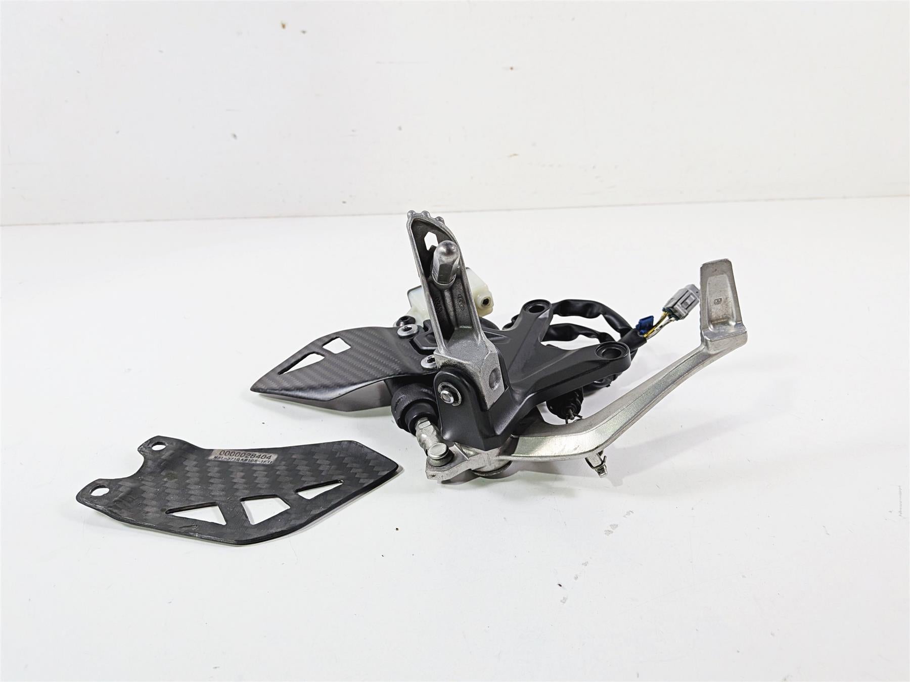 2022 Kawasaki ZX10R ZX1000 Ninja Right Foot Peg & Brake Pedal Master 35063-1522 {{ shop.shopifyCountryName }} - Mototech271