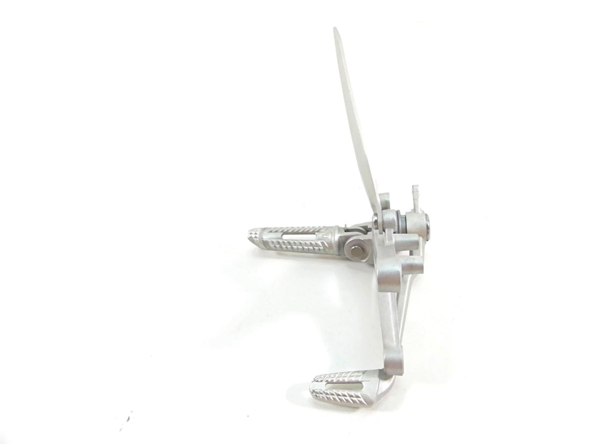 2022 Triumph Speed Triple 1200 RS Front Right Footpeg & Brake Ped Set T2082543 {{ shop.shopifyCountryName }} - Mototech271