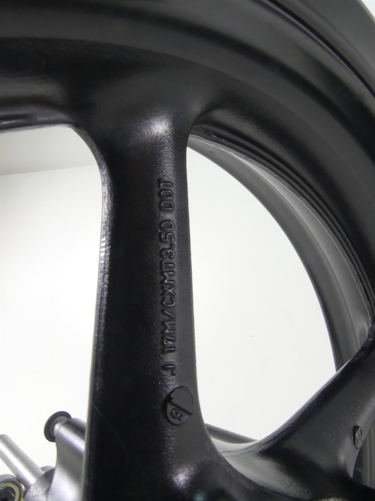 2007 Yamaha FZ1 Fazer Front Straight 17x3.5 Wheel Rim -Read 5VY-25168-00-98 {{ shop.shopifyCountryName }} - Mototech271