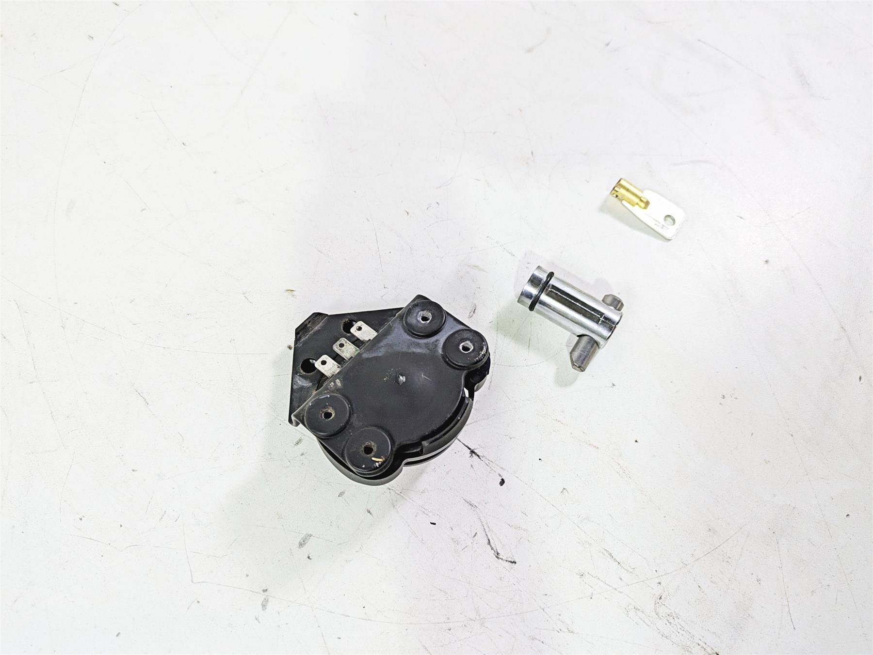 2013 Harley VRSCF Muscle Rod Ignition Switch Key Lock Set 70020-05 {{ shop.shopifyCountryName }} - Mototech271