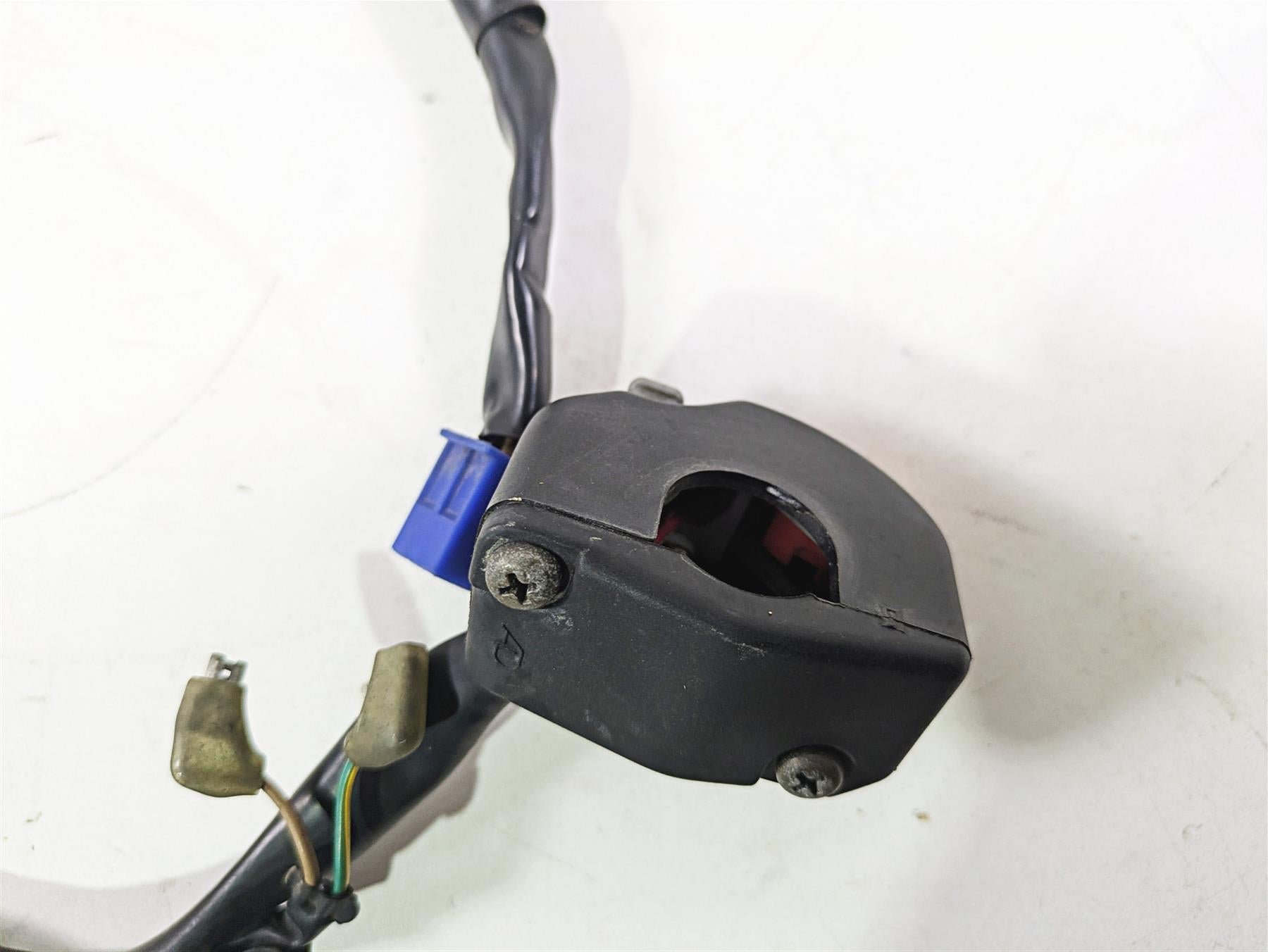2005 Yamaha YZFR1 YZF R1 Right Hand Control Switch Start Kill Stop 5PW-83975-00 {{ shop.shopifyCountryName }} - Mototech271