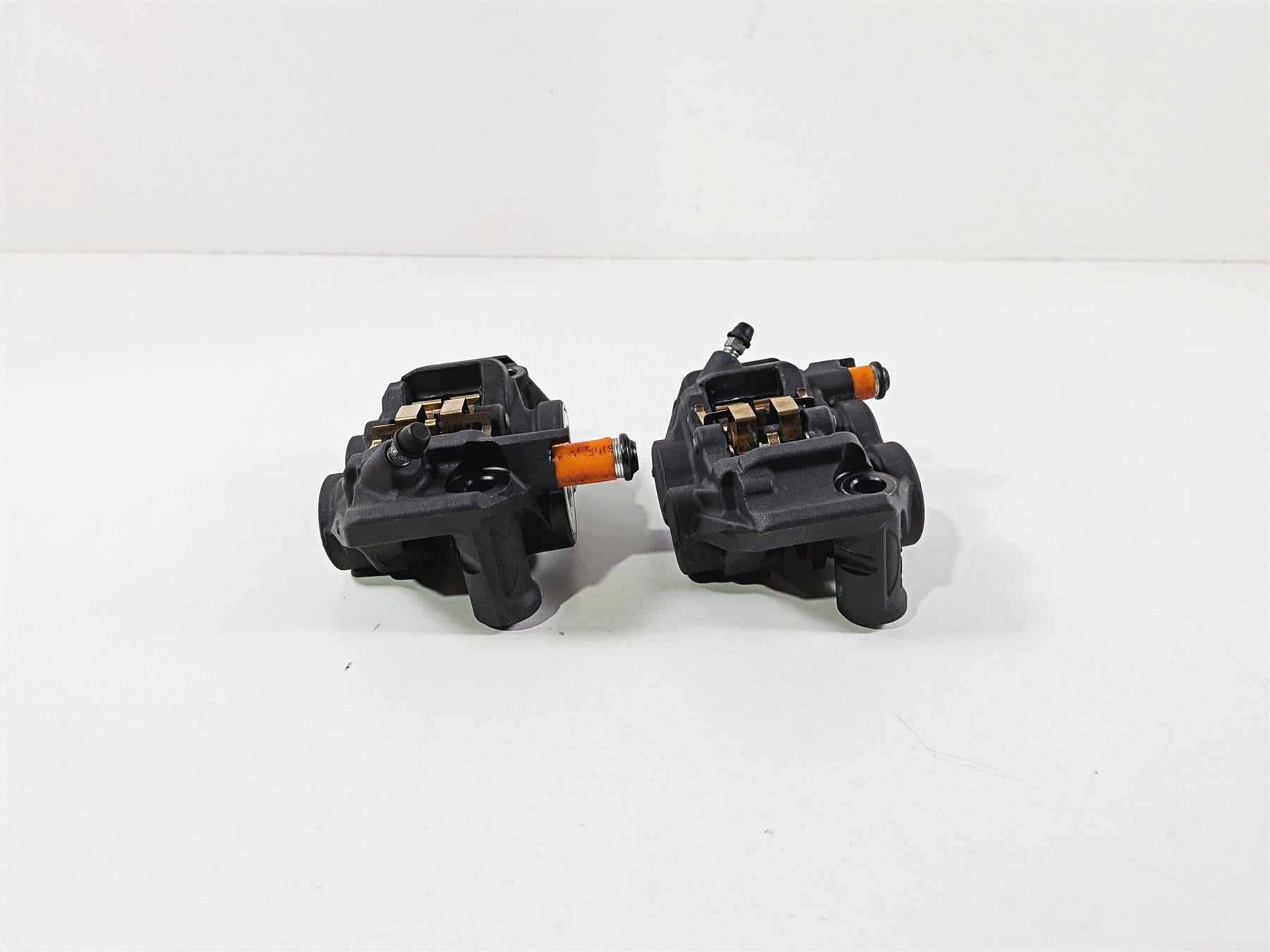 2025 Yamaha YZF R7 Front Brake Caliper & Pad Set 1RC-2580T-00-00 1RC-2580U-00-00 {{ shop.shopifyCountryName }} - Mototech271