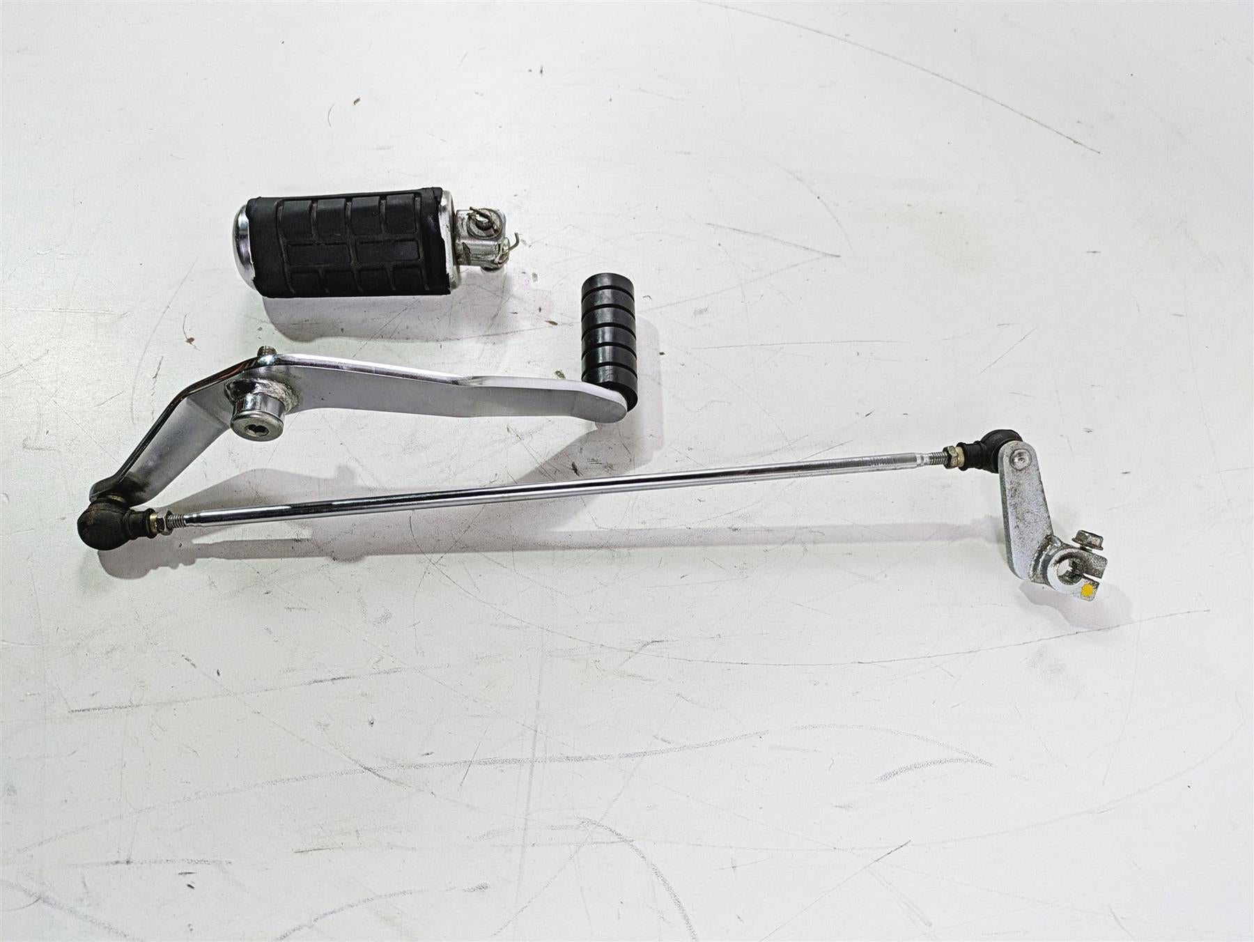 2002 Honda V-Twin VTX1800 C Left Footpeg & Shifter Shift Lever 24710-MCH-000 {{ shop.shopifyCountryName }} - Mototech271