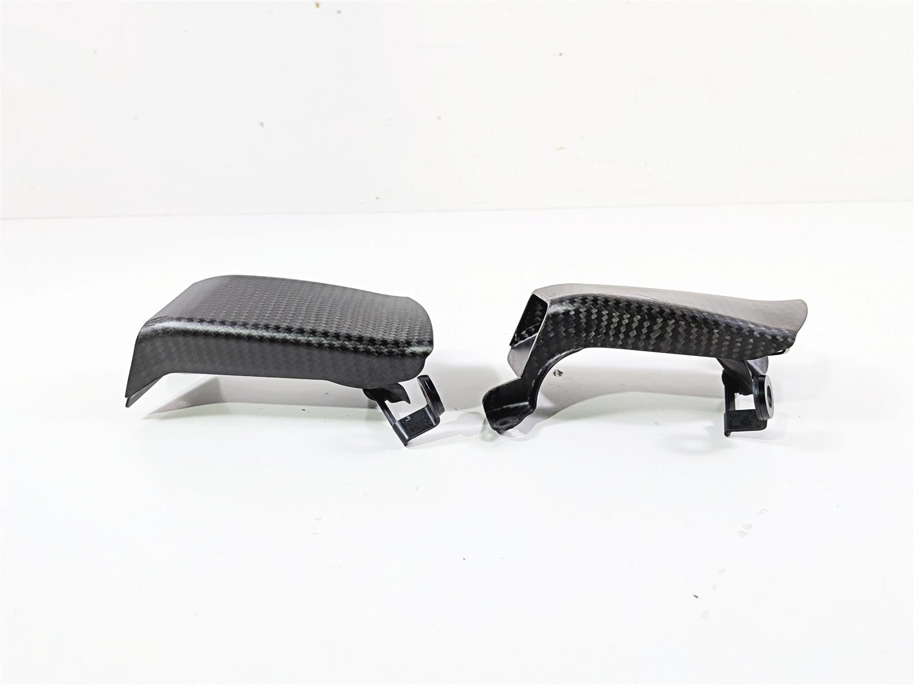 2018 Aprilia RSV4 RR Carbon Fiber Caliper Air Inlet 2B005507 2B005506 {{ shop.shopifyCountryName }} - Mototech271