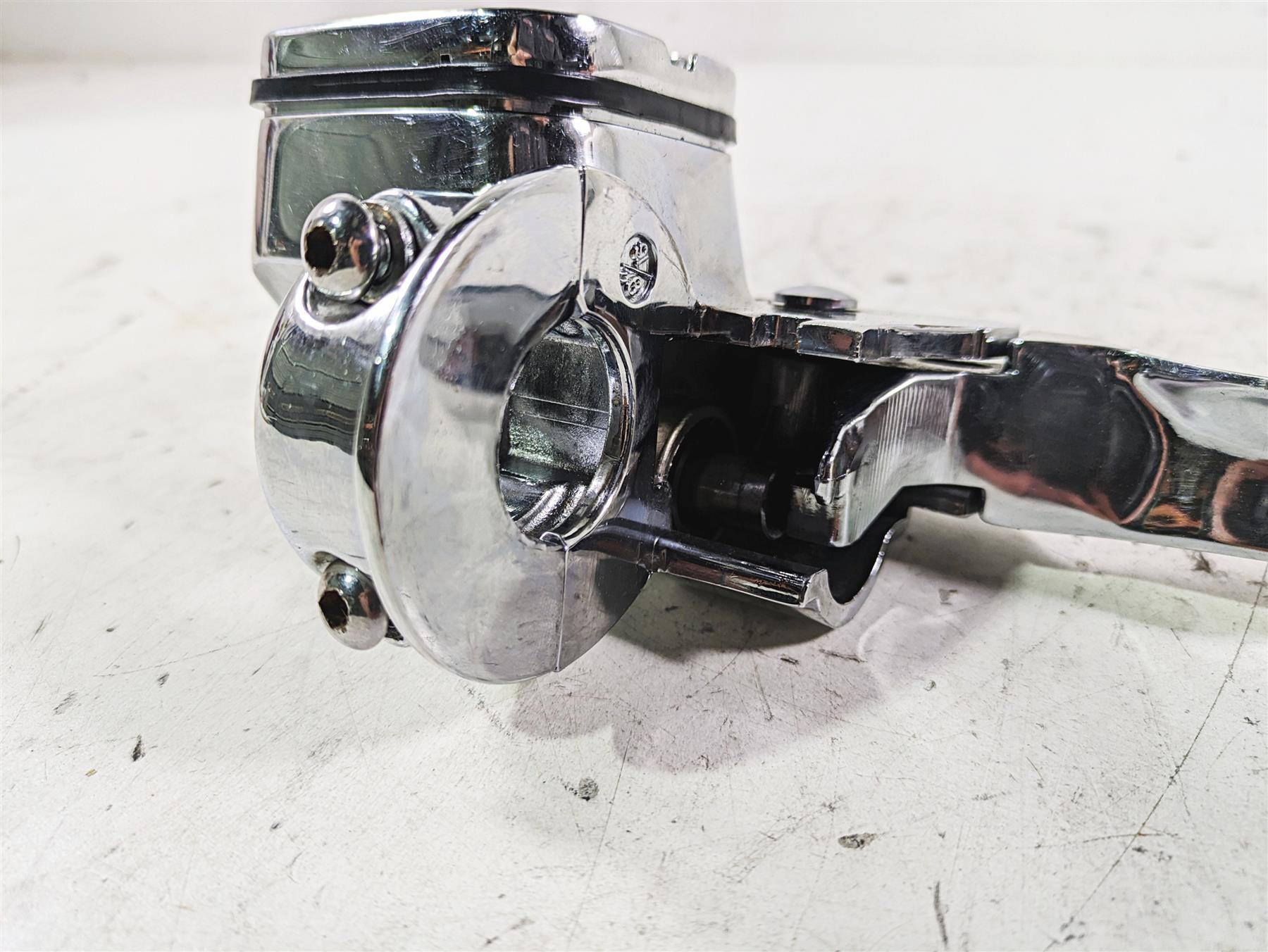 2002 Harley FLSTC Softail Heritage Chrome Front Brake Master Cylinder 45019-96F {{ shop.shopifyCountryName }} - Mototech271
