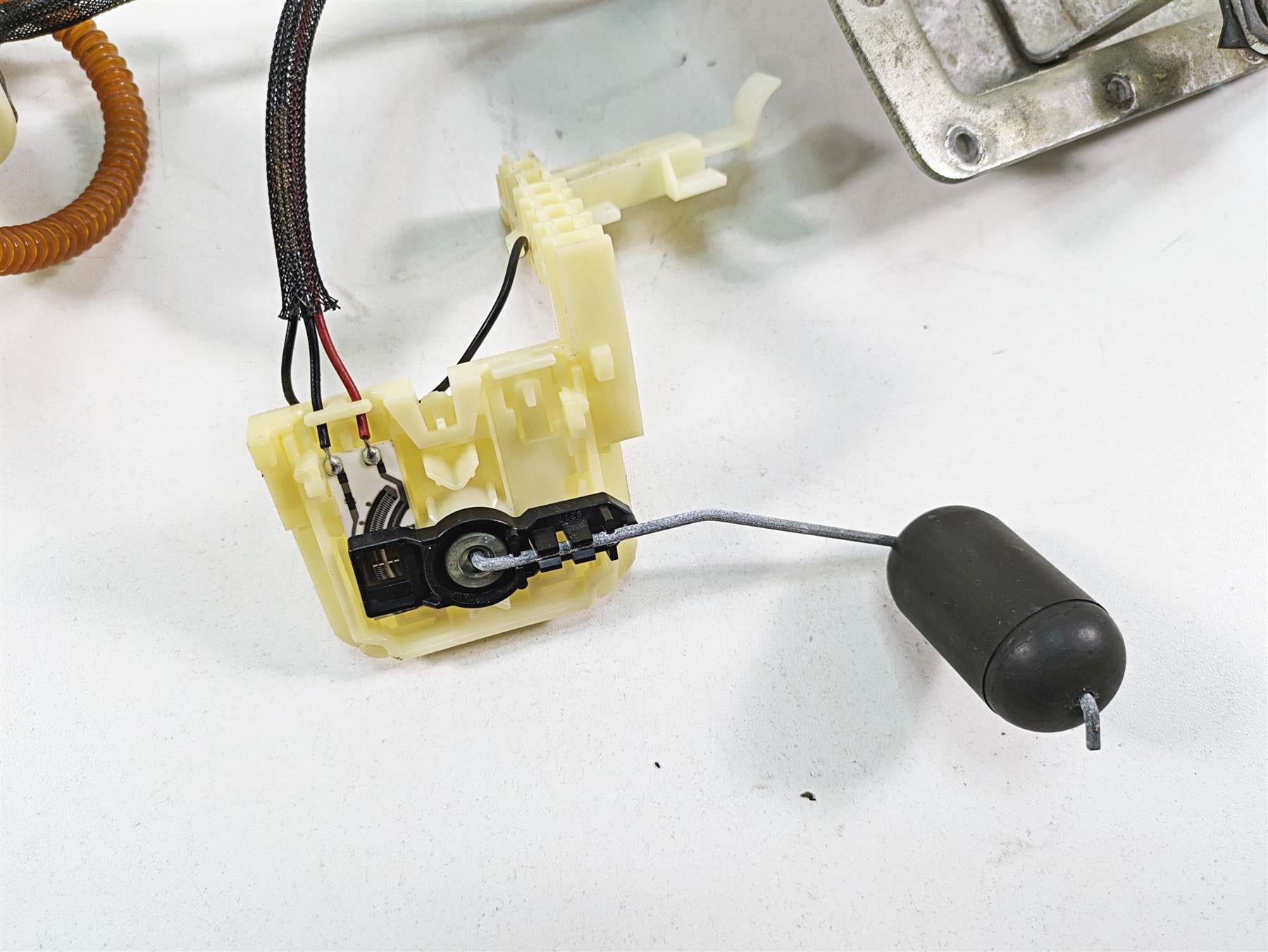 2009 Harley FXDF Dyna Fat Bob Fuel Petrol Gas Pump Level Sender Tested 75218-04D {{ shop.shopifyCountryName }} - Mototech271