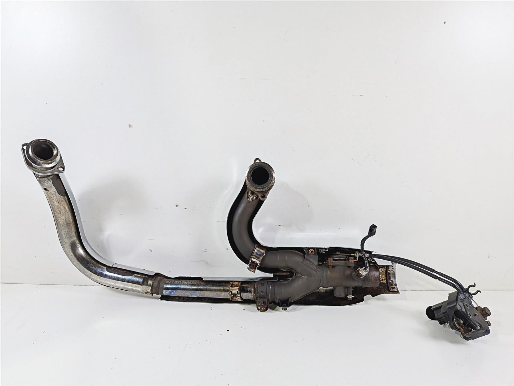 2008 Yamaha XV1900 Roadliner S Exhaust Header Manifold & Servo 1D7-14602-00-00 {{ shop.shopifyCountryName }} - Mototech271