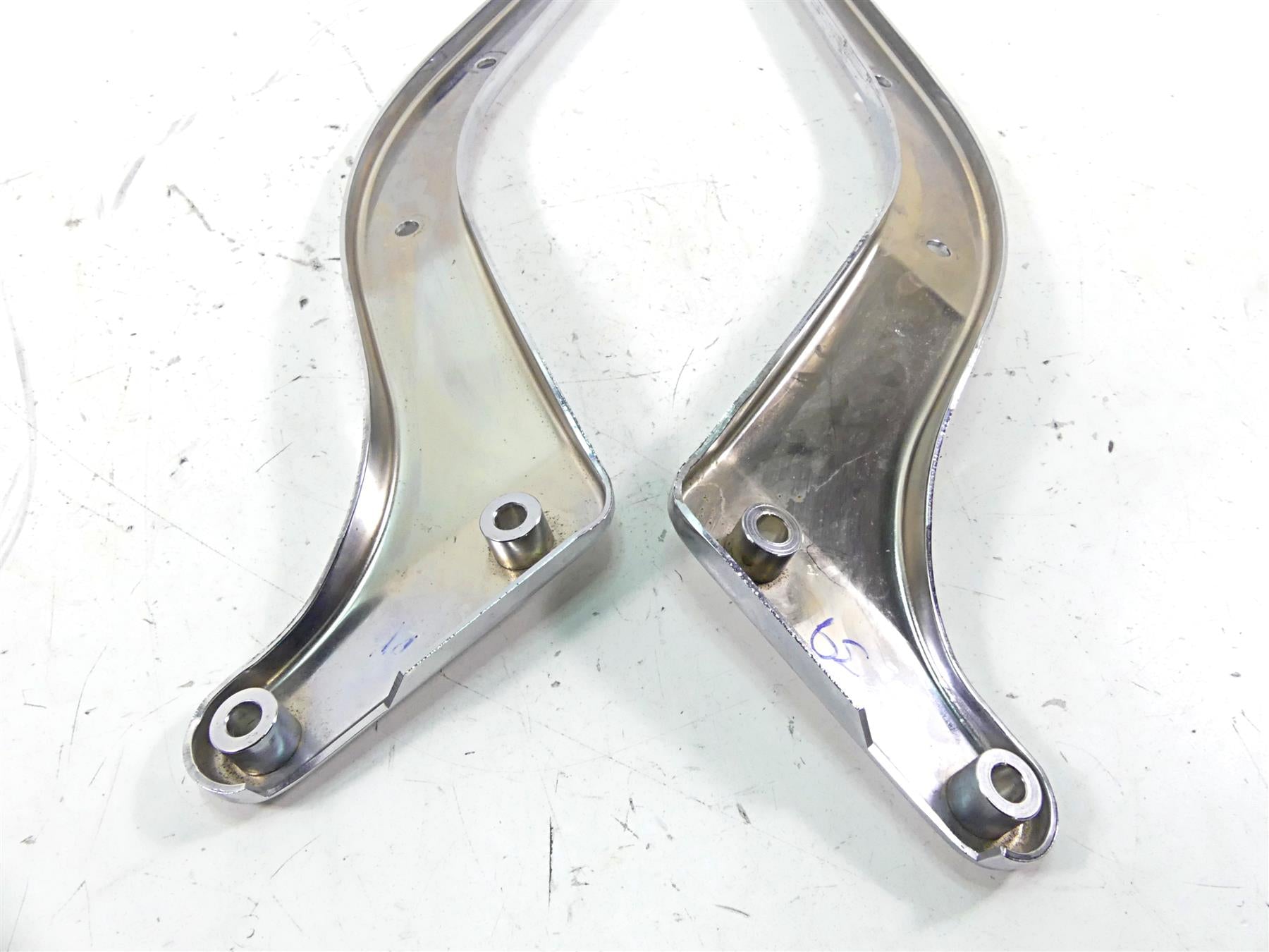 2006 Harley Softail FXSTSI Springer Rear Frame Fender Chrome Braces 60146-06A {{ shop.shopifyCountryName }} - Mototech271