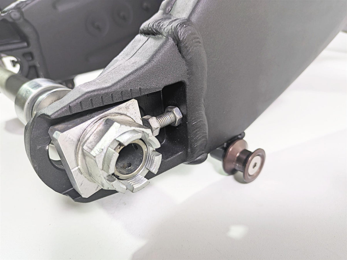 2024 Kawasaki ZX6R ZX636 Ninja Rear Swingarm Swing Arm Axle Set 33001-0584 {{ shop.shopifyCountryName }} - Mototech271