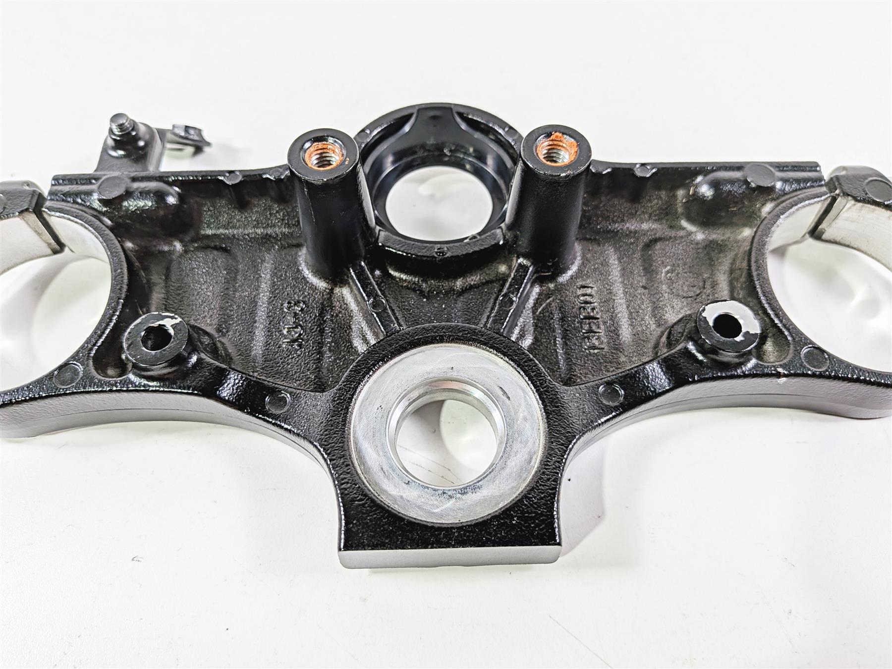 2025 Yamaha YZF R7 Black Upper Triple Tree Steering Clamp BEB-23435-01-00 {{ shop.shopifyCountryName }} - Mototech271