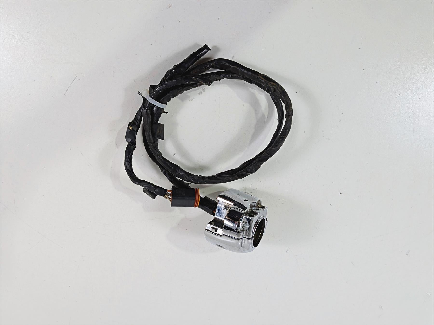 2001 Harley FLHRCI Road King Right Hand Control Switch - Read 71684-06A {{ shop.shopifyCountryName }} - Mototech271