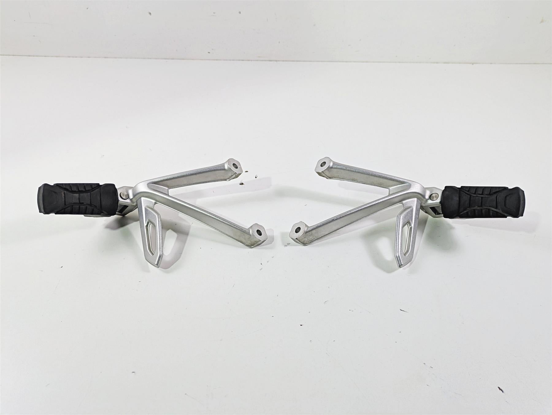 2015 BMW R1200 GS Adv K51 Rear Passenger Footpeg Set 46718526741 46718526742 {{ shop.shopifyCountryName }} - Mototech271
