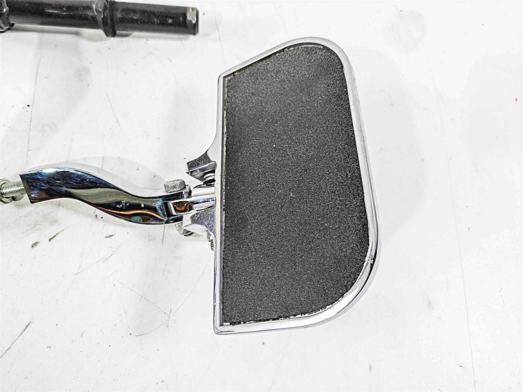 2002 Harley Dyna FXDL Low Rider Rear Passenger Floorboard + Mount 52740-02 {{ shop.shopifyCountryName }} - Mototech271