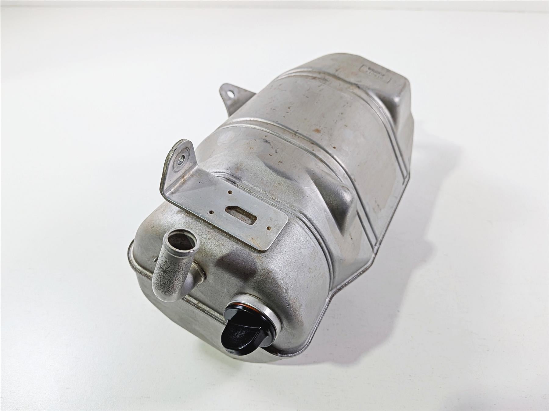 2021 Yamaha YXZ1000R EPS SS SE Oil Tank Reservoir 2HC-21751-01-00 2HC-21751-02 {{ shop.shopifyCountryName }} - Mototech271