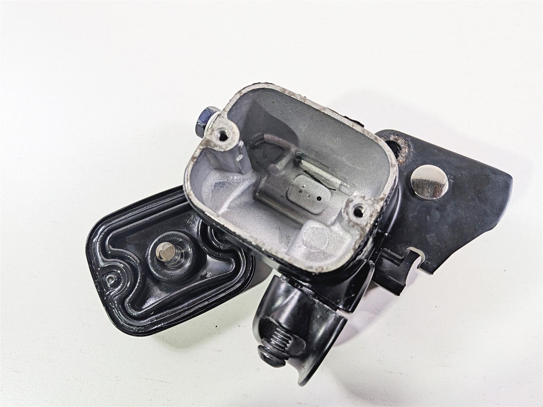 2014 Harley FXDL Dyna Low Rider Front Brake Master Cylinder 11/16" Read 45170-08 {{ shop.shopifyCountryName }} - Mototech271