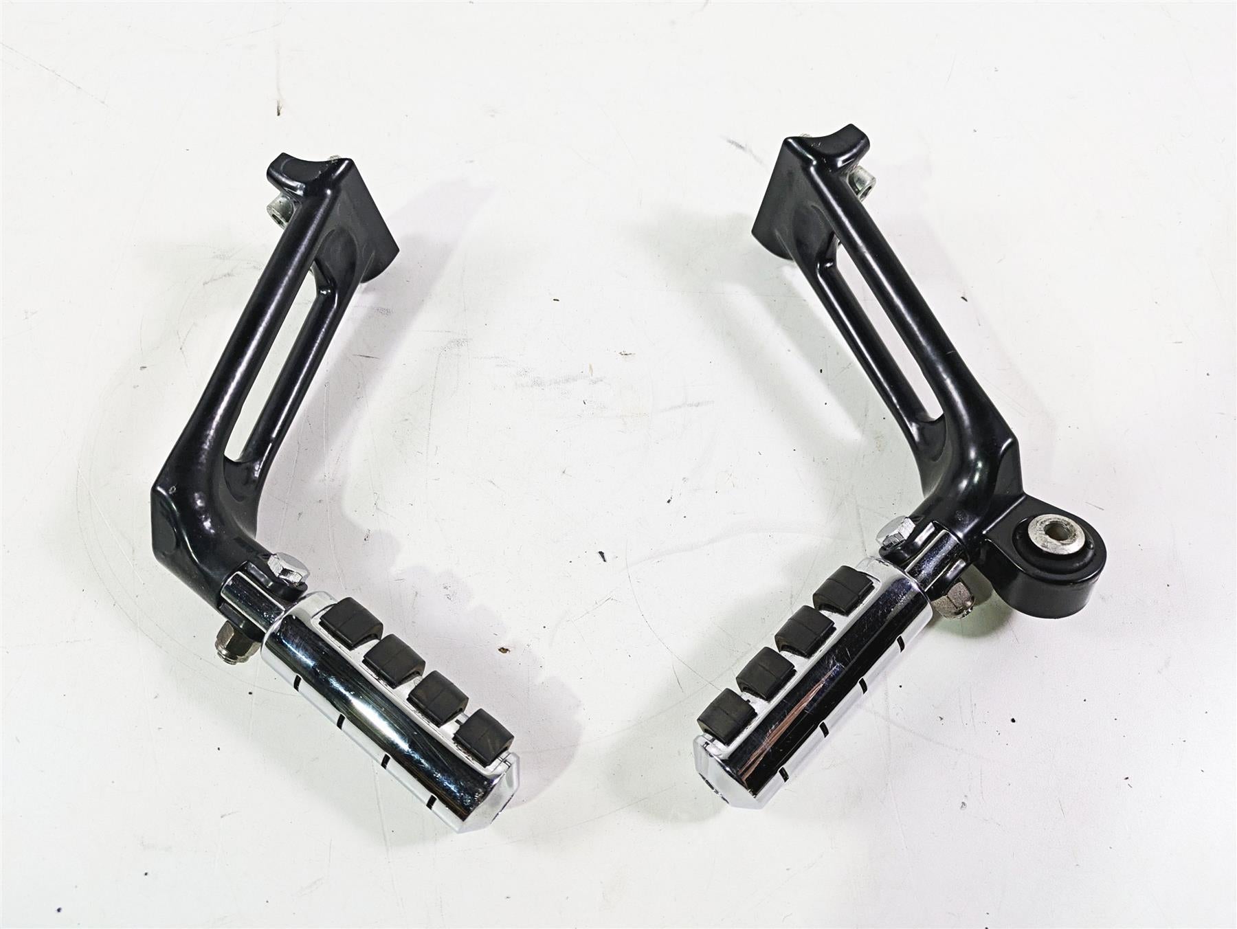 2006 Harley VRSCR Street V-Rod Passenger Footpeg Rest Set R 51087-06 L 51088-06 | Mototech271