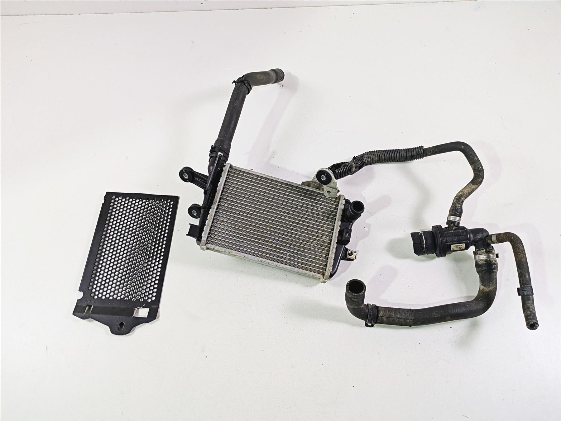 2017 BMW R1200 GS K50 Left Radiator + Thermostat & Cover Set 17118546408 {{ shop.shopifyCountryName }} - Mototech271