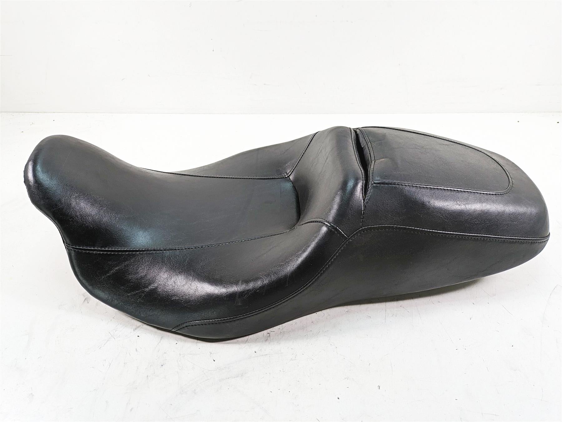 2010 Harley Touring FLHTCU Electra Glide Driver Seat Saddle - No Tears 52320-11 {{ shop.shopifyCountryName }} - Mototech271