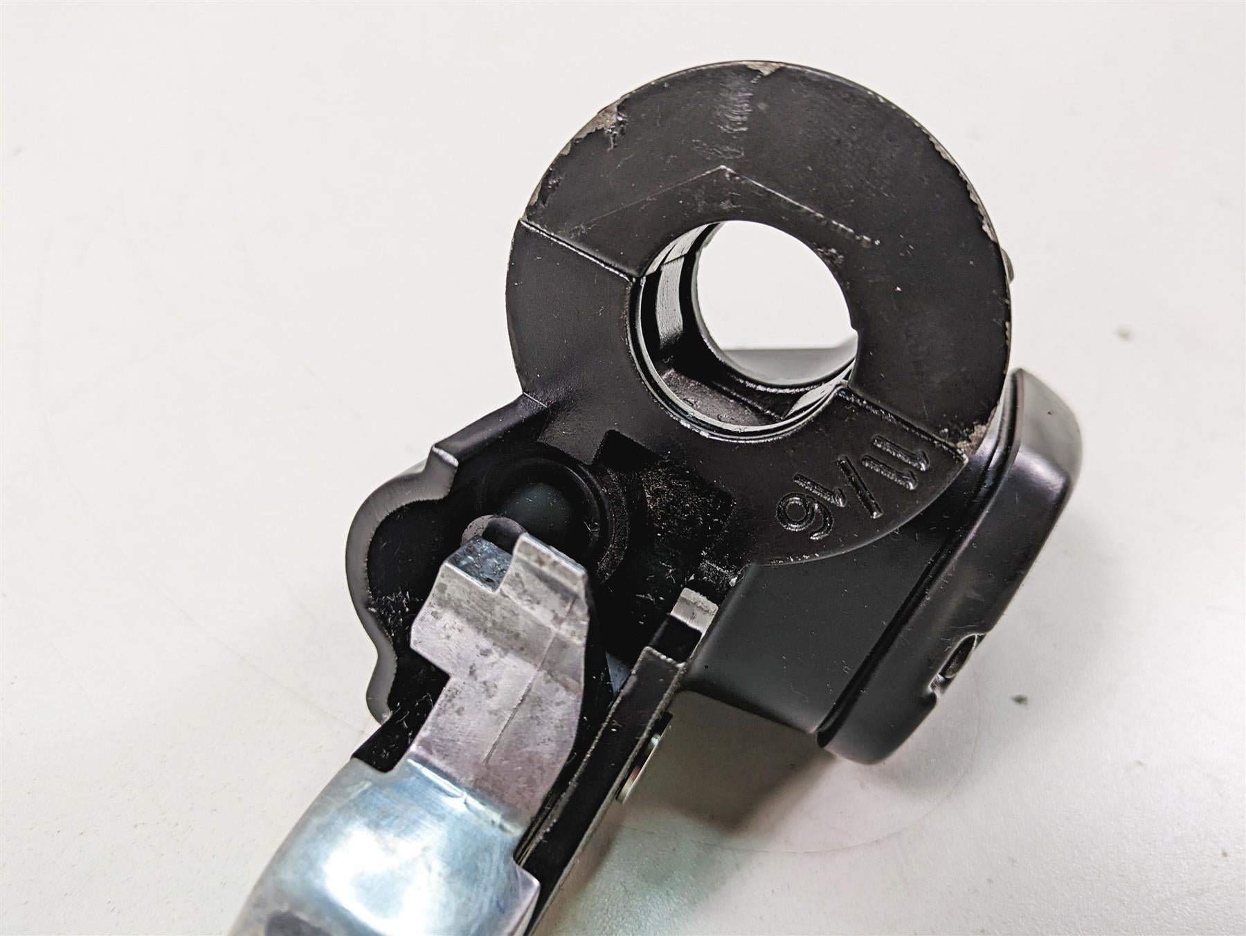 2005 Harley Touring FLHTCUI Electra Glide Front Brake Master Cylinder 41700738 {{ shop.shopifyCountryName }} - Mototech271