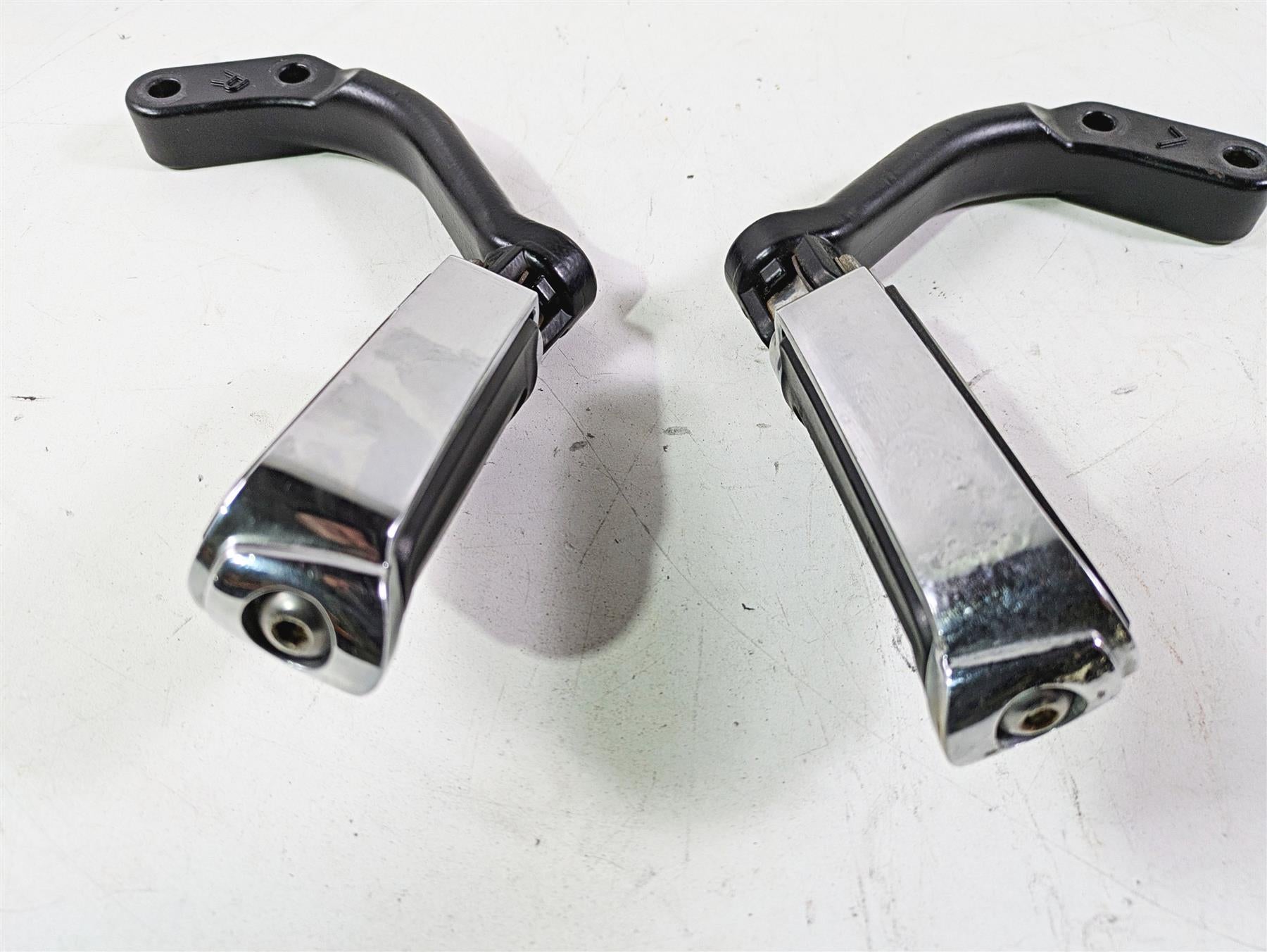 2013 Harley VRSCF Muscle Rod Rear Passenger Foot Peg Set 50822-09 50826-09 {{ shop.shopifyCountryName }} - Mototech271