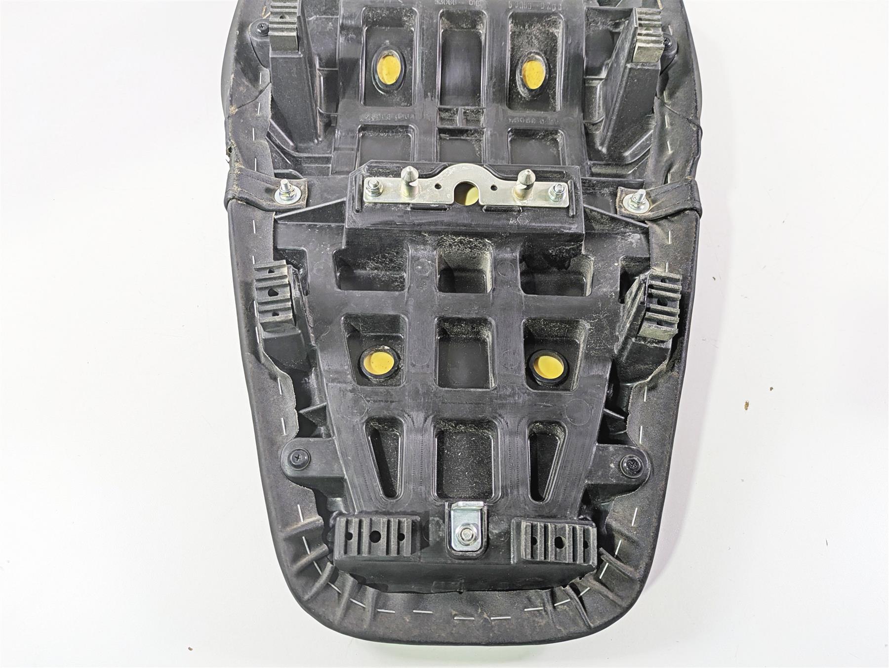 2023 Kawasaki ZX1400 ZX14R Ninja Seat Saddle - Small Tear 53066-0433 {{ shop.shopifyCountryName }} - Mototech271