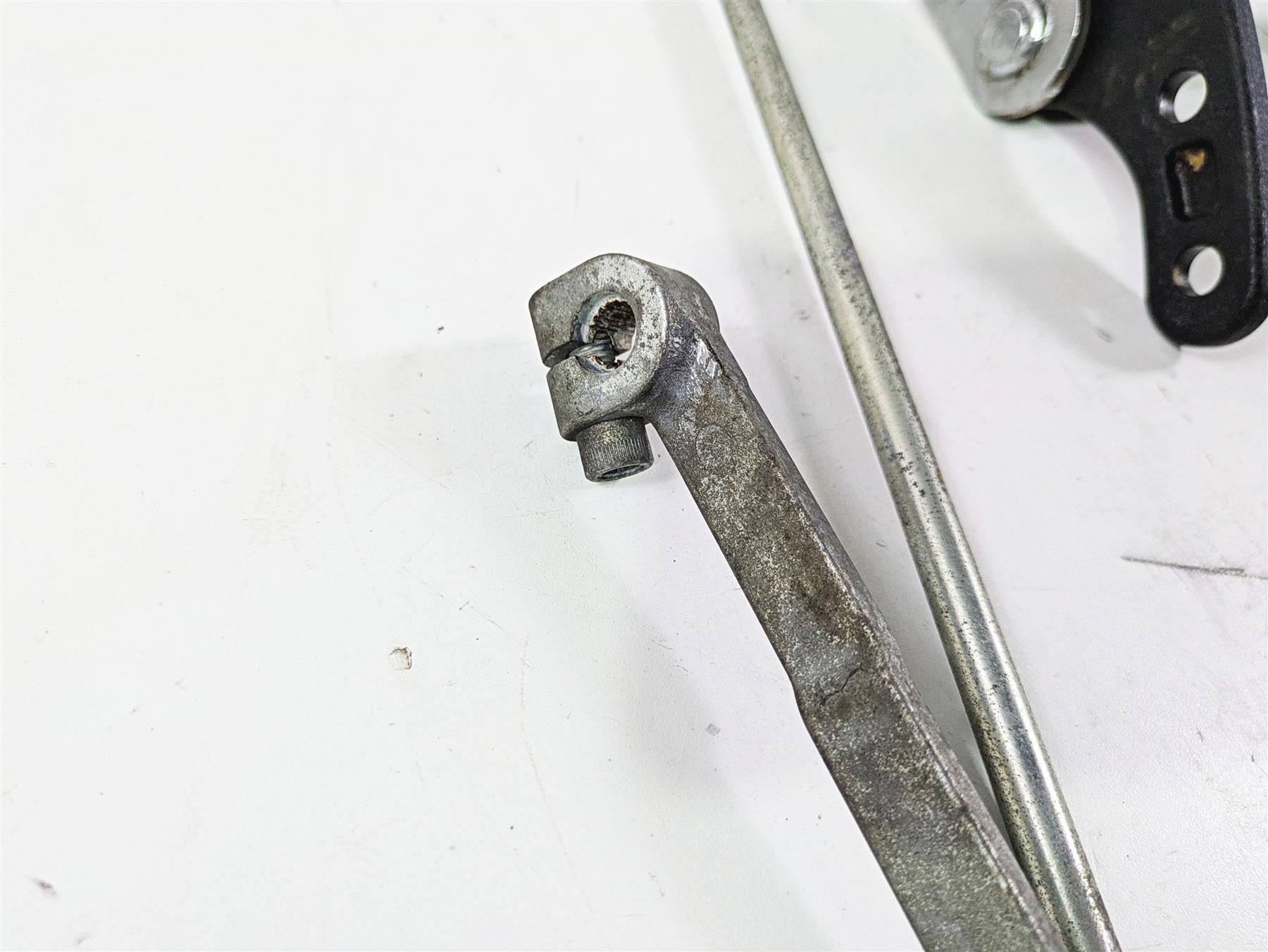 2015 Harley FXDF Dyna Fat Bob Front Left Fw Footpeg & Shifter 33693-03 34564-90B {{ shop.shopifyCountryName }} - Mototech271