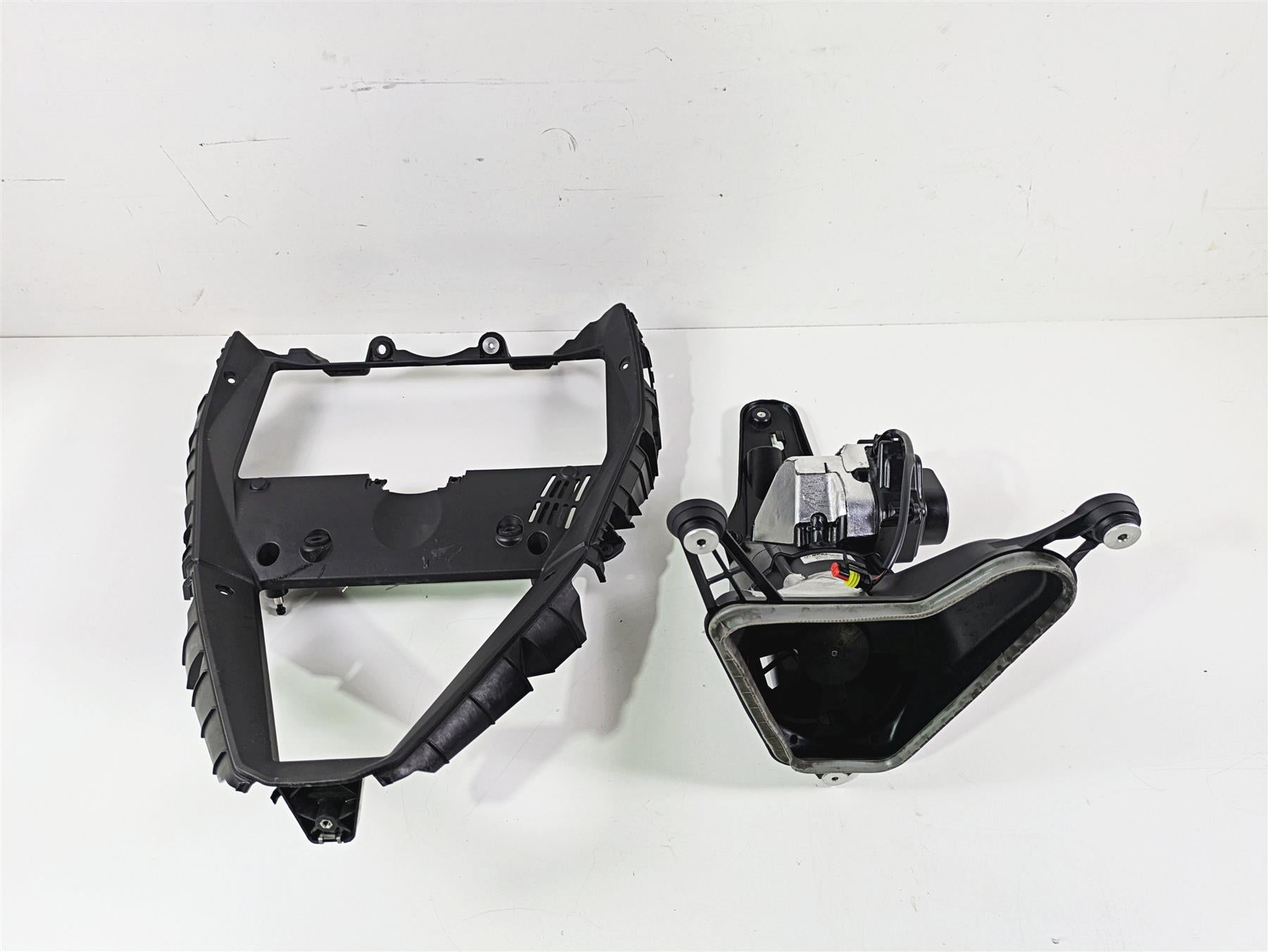 2022 Ducati Streetfighter V2 Radiator Fan & Shroud Cover Set 8292A342A 48412802A