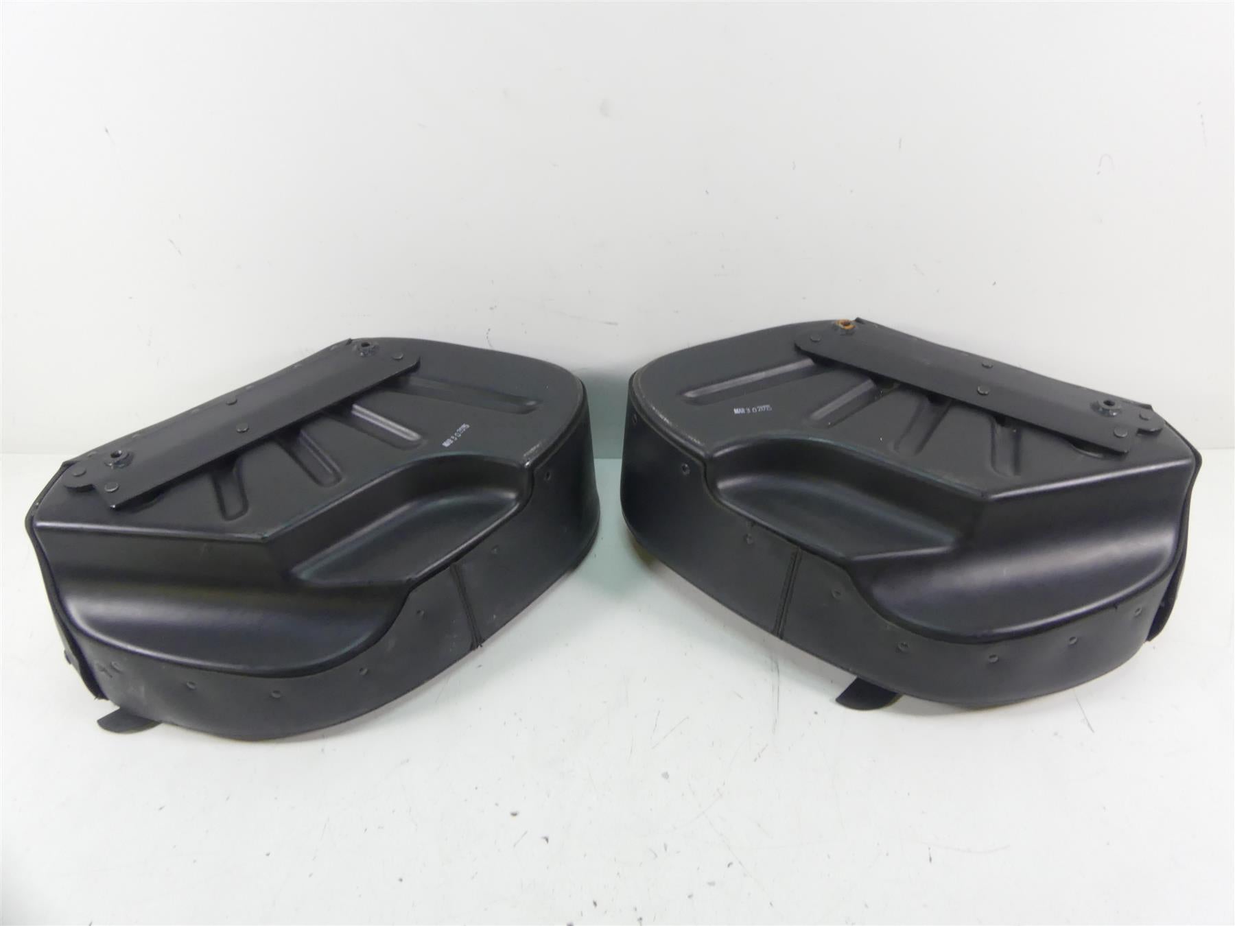2014 Harley FXDL Dyna Low Rider Oem Leather Saddle Bag & Blinker Set 90369-06 {{ shop.shopifyCountryName }} - Mototech271