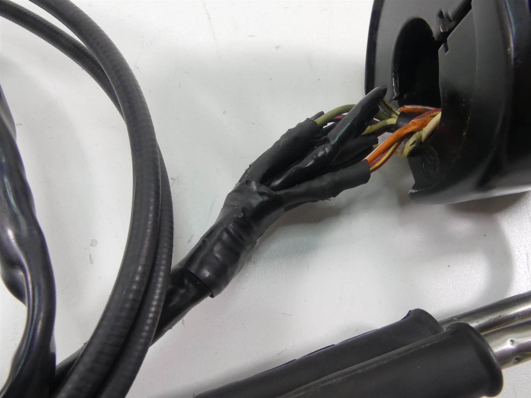 2003 Harley Dyna 100TH FXDL Low Rider Right Hand Control Switch - Read 71589-96B {{ shop.shopifyCountryName }} - Mototech271