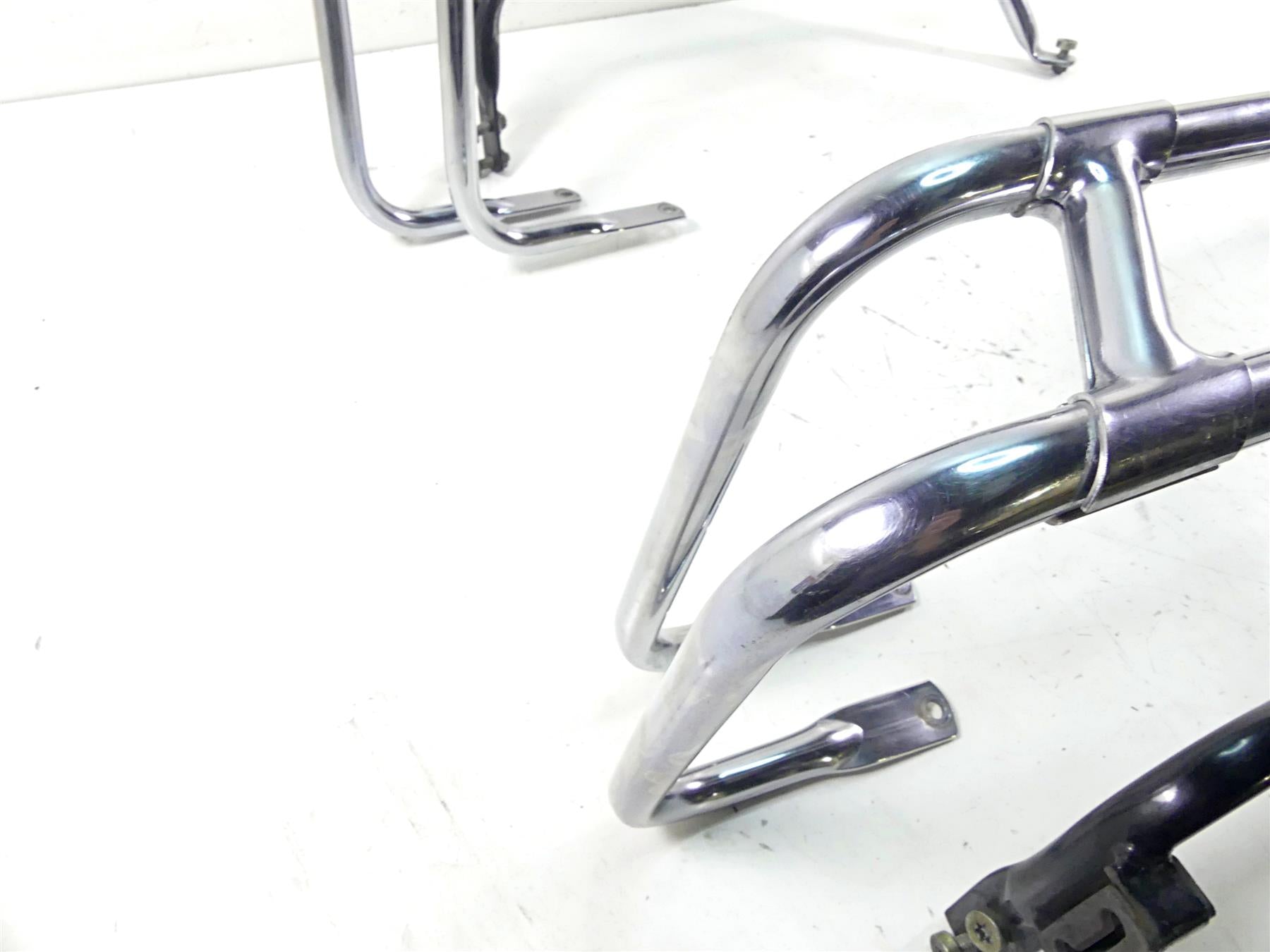 2002 Harley Touring FLHTC Electra Glide Saddlebag Guard Rail Set 49172-97 {{ shop.shopifyCountryName }} - Mototech271