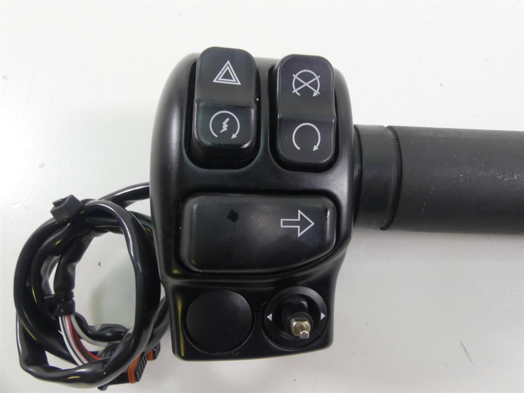2016 Harley Touring FLHTP Electra Glide Right Hand Control Switch 71500129 {{ shop.shopifyCountryName }} - Mototech271