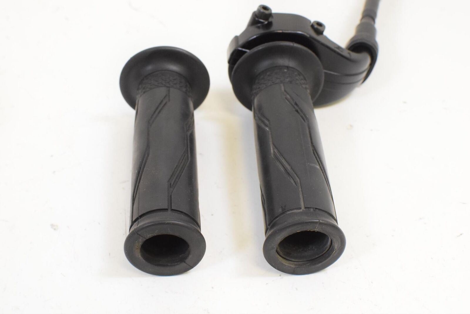 2007 Yamaha YZFR1 YZF R1 NICE Throttle Griip Handle Cables 4C8-26240-00-00 {{ shop.shopifyCountryName }} - Mototech271