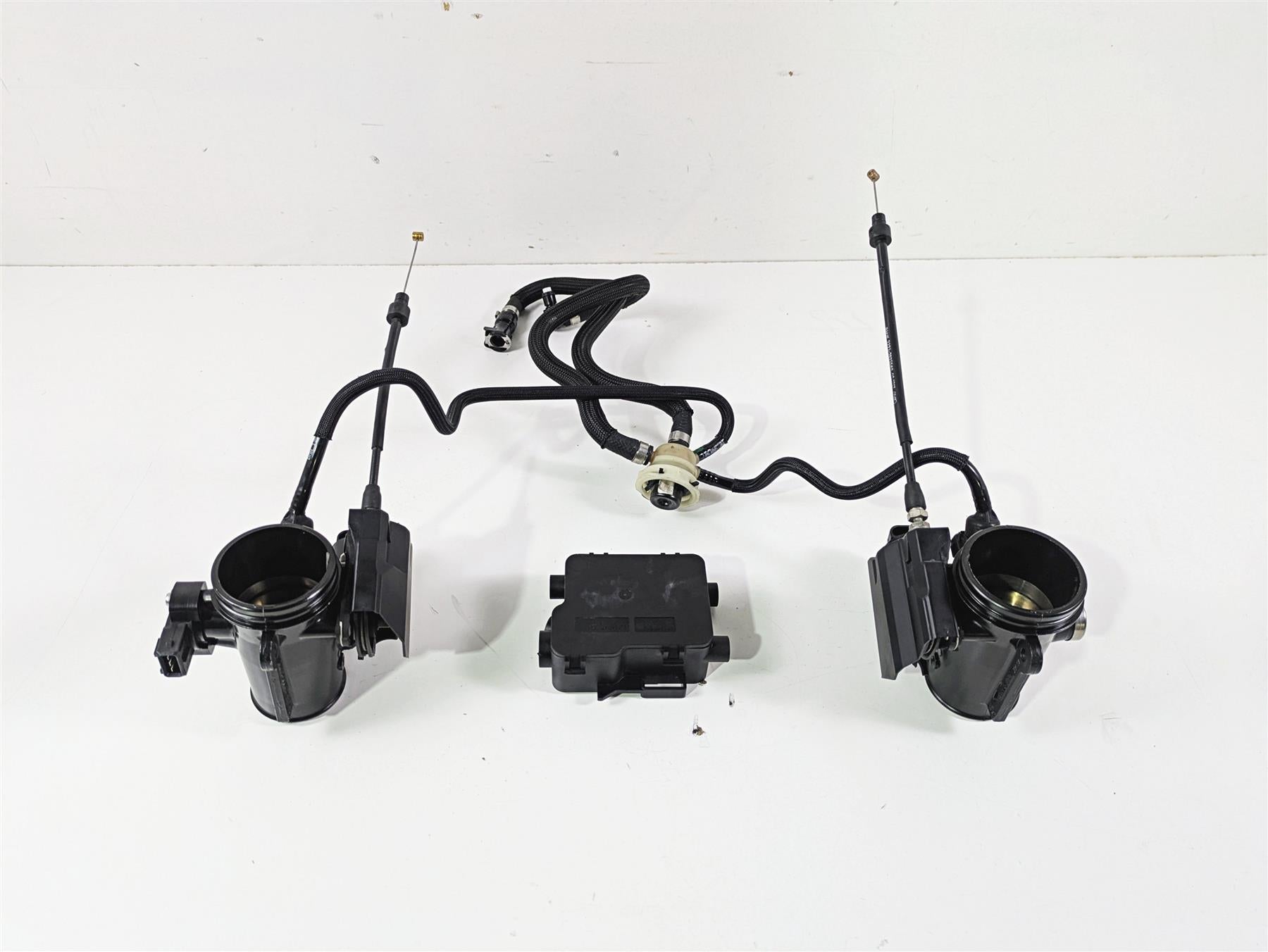 2018 BMW R nineT Urban GS K33 Throttle Body & Junction Set 13547705239 {{ shop.shopifyCountryName }} - Mototech271