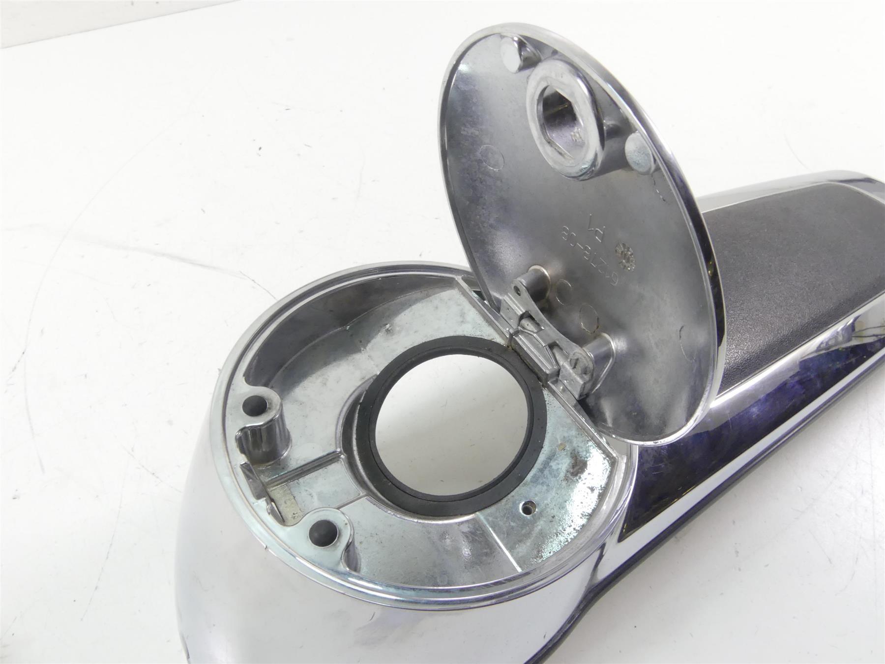 2012 Harley Touring FLHTP Electra Glide Fuel Tank Cover Console Dash 61270-08 {{ shop.shopifyCountryName }} - Mototech271