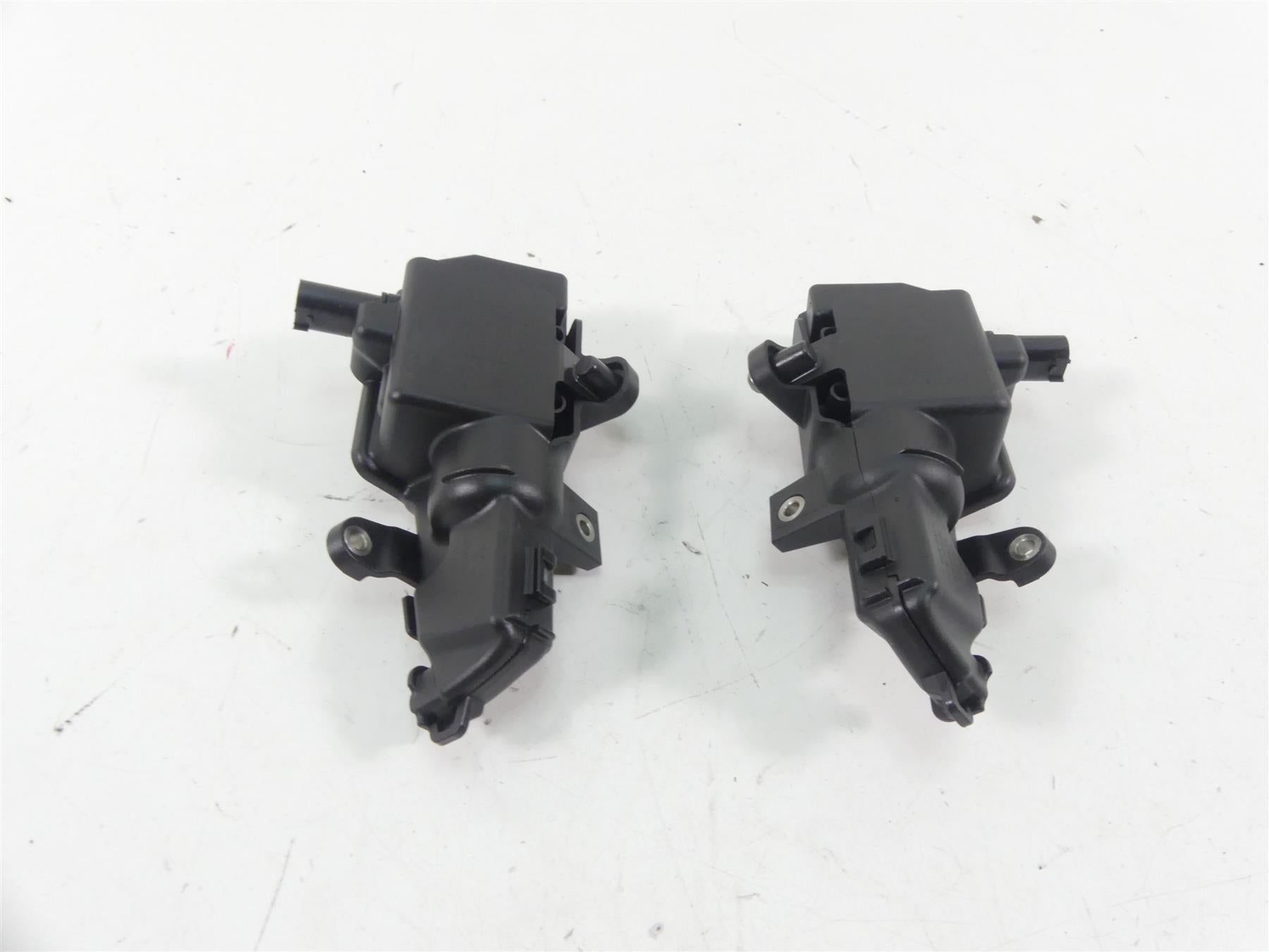 2017 BMW R1200RT K52 Saddlebag Lock Actuator Motor Set 46548549165 {{ shop.shopifyCountryName }} - Mototech271