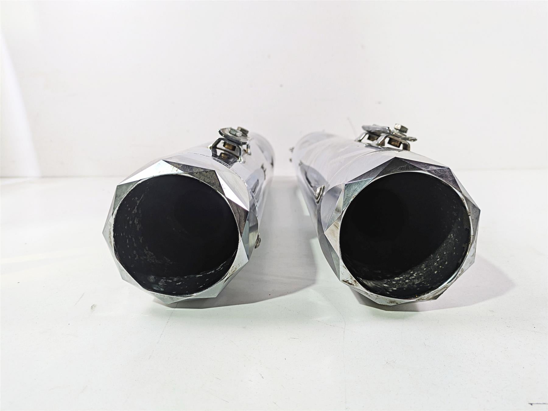 2021 Harley Touring FLTRX Road Glide Tab Perf 4.5" Slip-On Mufflers 121-1297 {{ shop.shopifyCountryName }} - Mototech271