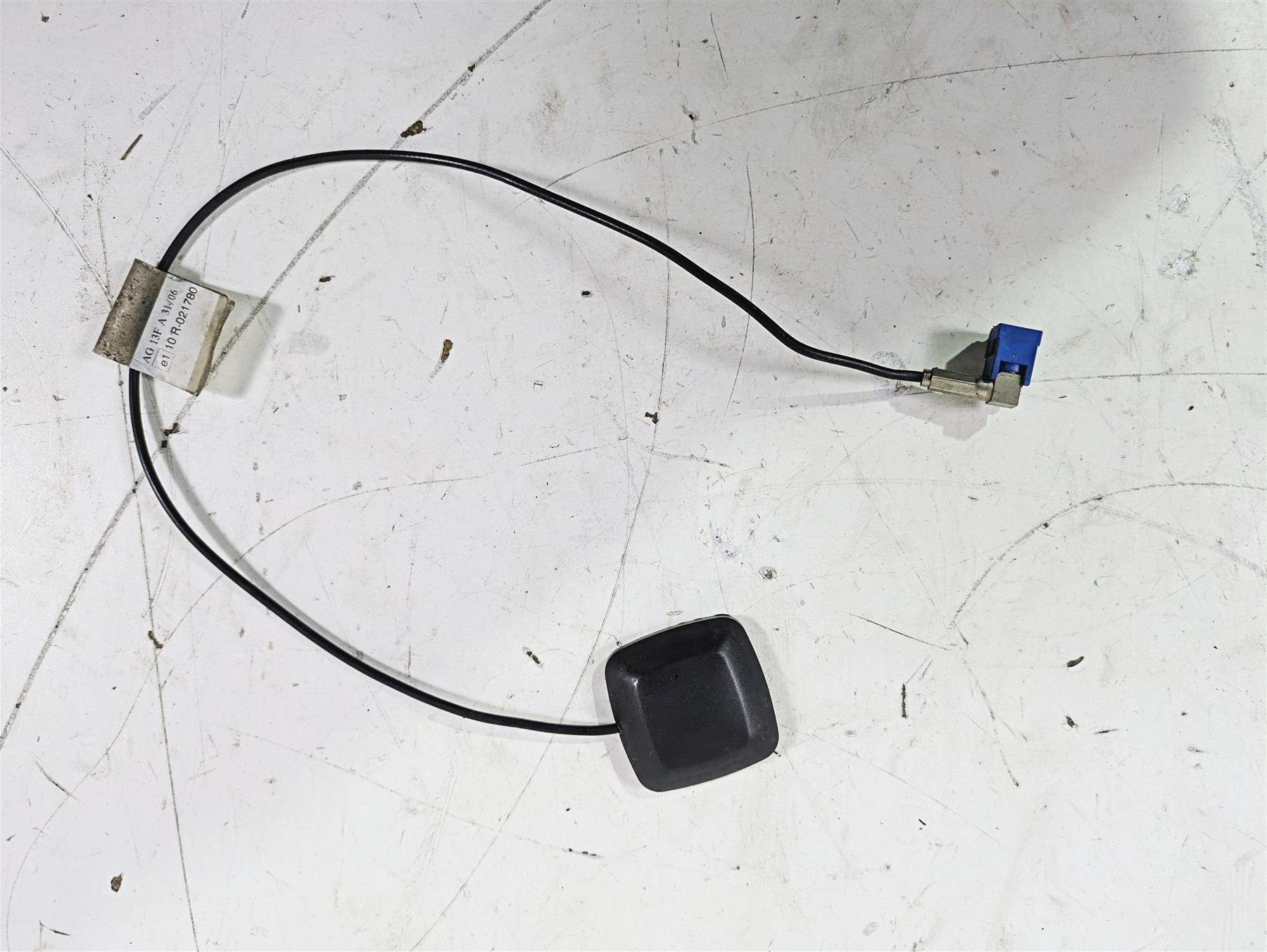 2007 Harley Touring FLHTCU SE CVO E-Glide Gps Antenna 76000222 {{ shop.shopifyCountryName }} - Mototech271