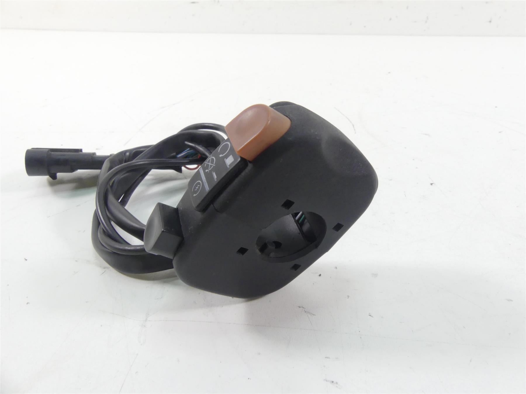 2014 Moto Guzzi Griso 1200 SE 8V Right Hand Start Kill Control Switch B045021 {{ shop.shopifyCountryName }} - Mototech271
