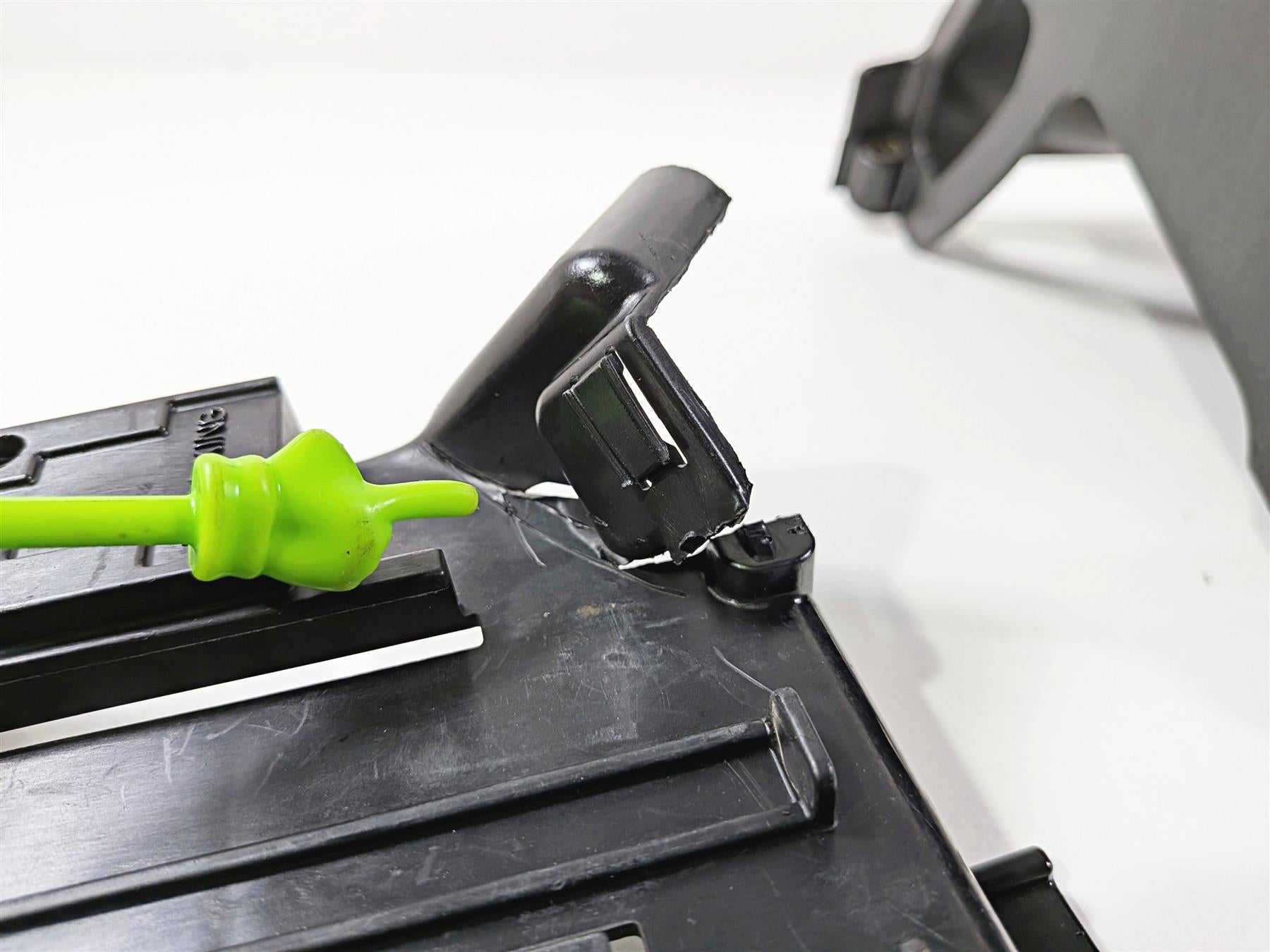 2014 Harley Touring FLHTK Electra Glide Battery & Ecm Holder - Read 66000010A-Mototech271
