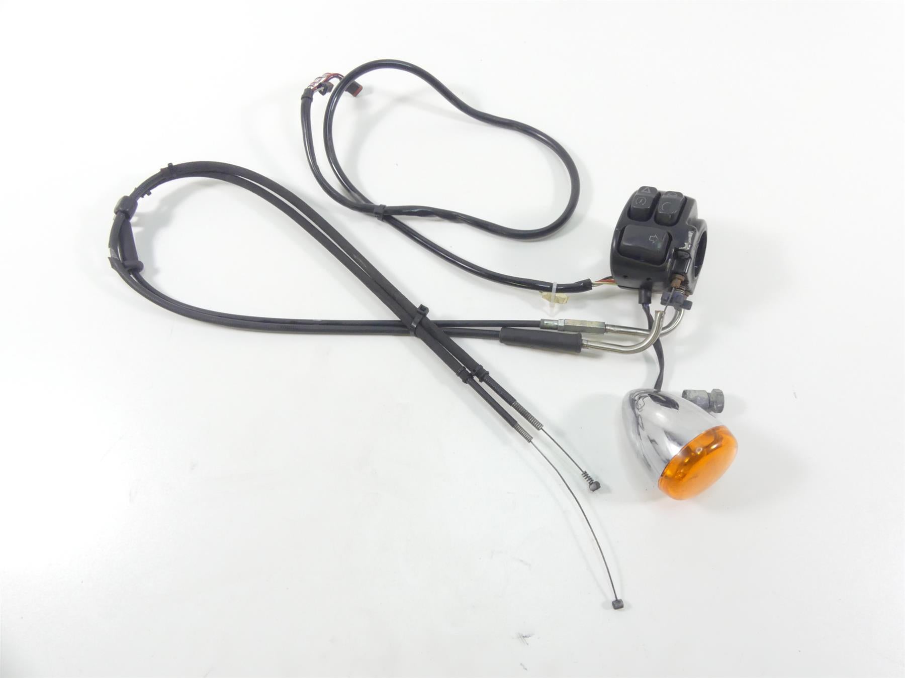 2017 Harley Dyna FXDB Street Bob Right Hand Control Switch & Blinker 71500360 {{ shop.shopifyCountryName }} - Mototech271