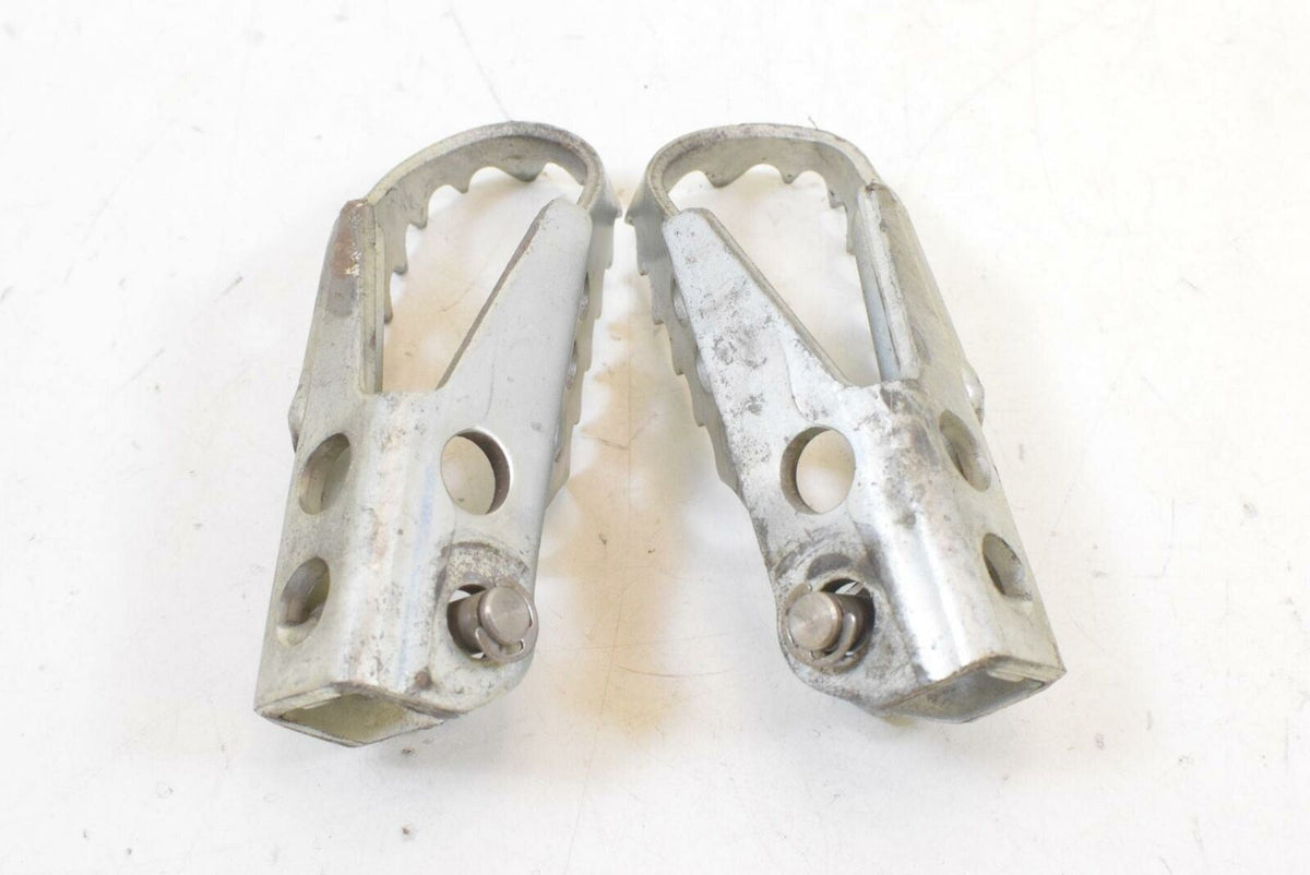 2009 BMW R1200 GS K255 Adv Front Rider Driver Footpeg Set 46717694557 {{ shop.shopifyCountryName }} - Mototech271