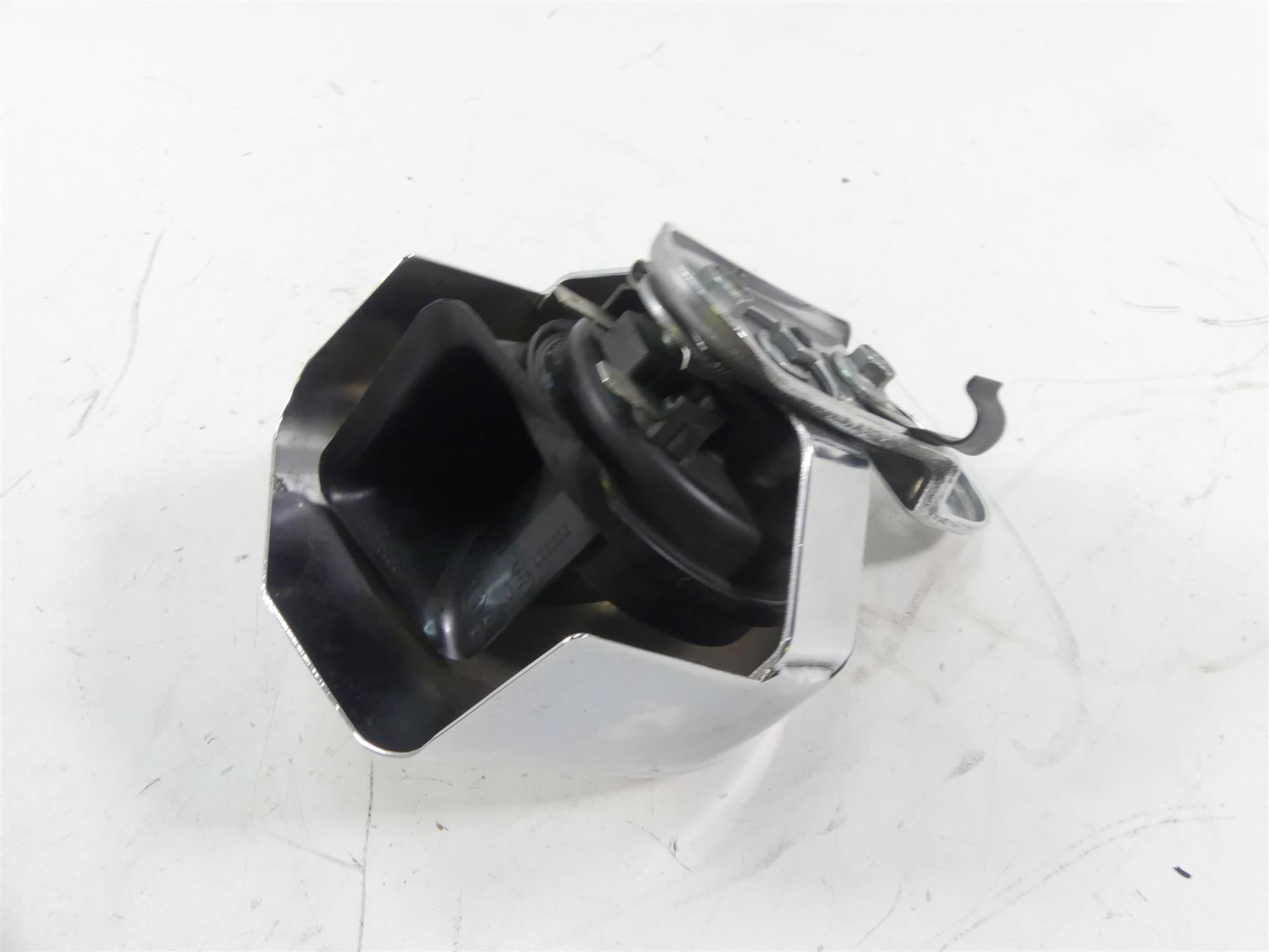 2014 Harley Touring FLHX Street Glide Horn & Chrome Cover 61300478 {{ shop.shopifyCountryName }} - Mototech271