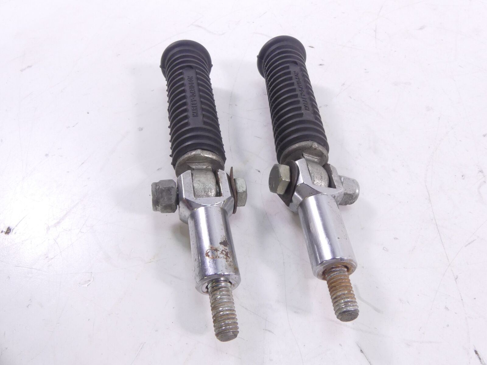 2002 Harley FLSTCI Softail Heritage Rear Passenger Footpeg Foot Peg Set 50942-00 {{ shop.shopifyCountryName }} - Mototech271
