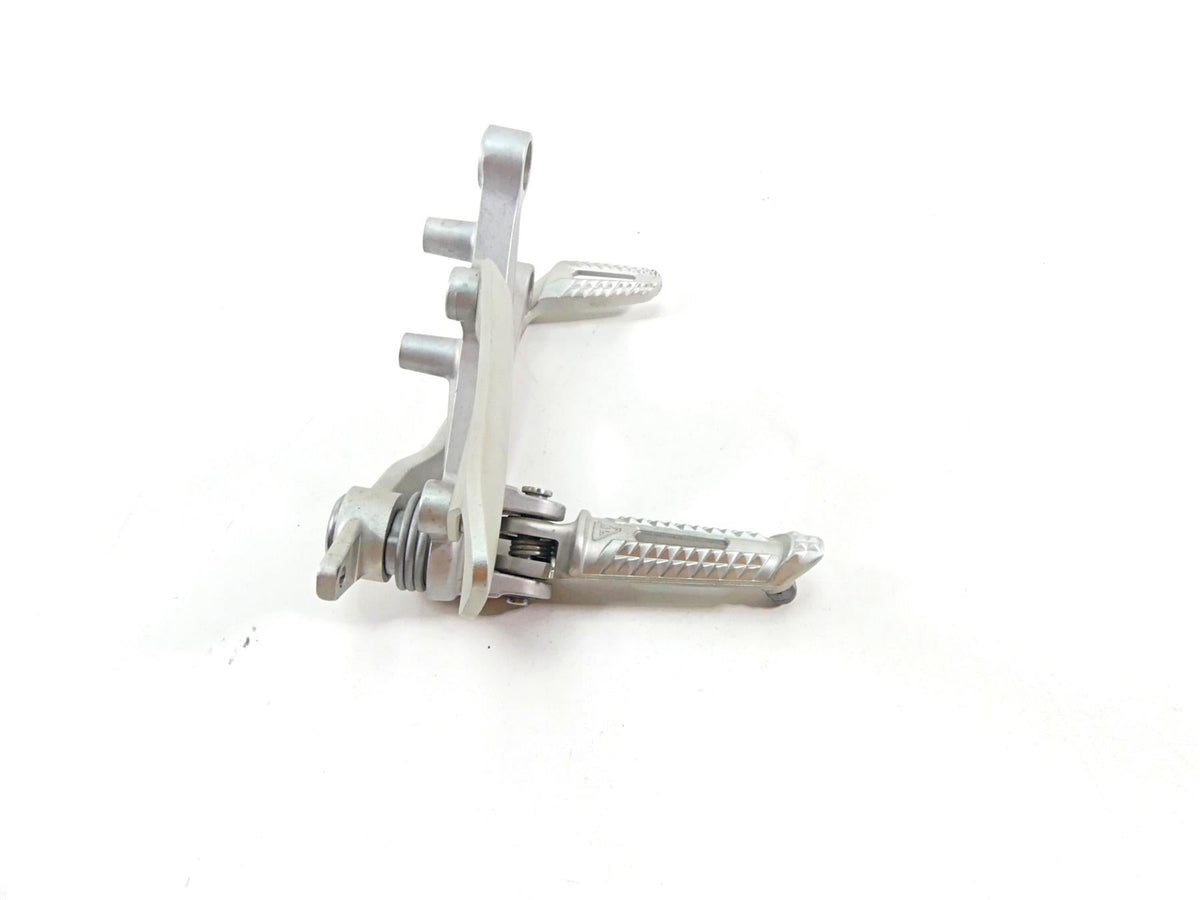 2022 Triumph Speed Triple 1200 RS Front Right Footpeg & Brake Ped Set T2082543 {{ shop.shopifyCountryName }} - Mototech271