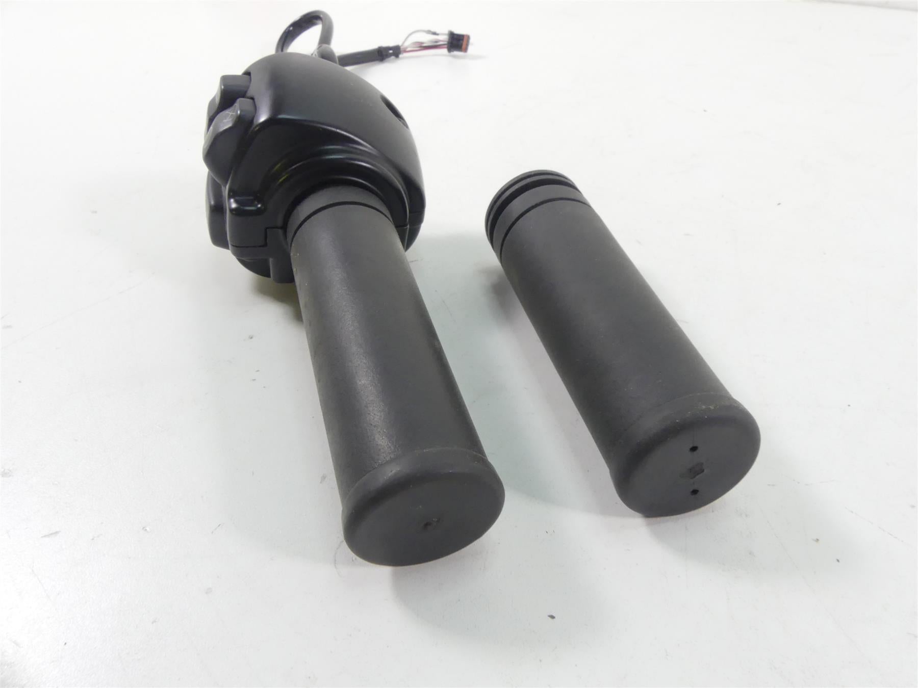 2019 Harley FLHC Softail Heritage Right Hand Start Stop Control Switch 71500462 {{ shop.shopifyCountryName }} - Mototech271
