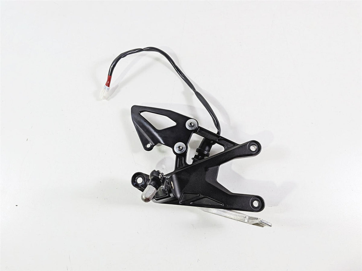 2022 Yamaha YZF R1 R1M RN65 Front Right Foot Peg & Brake Pedal 2CR-27443-00-00-Mototech271