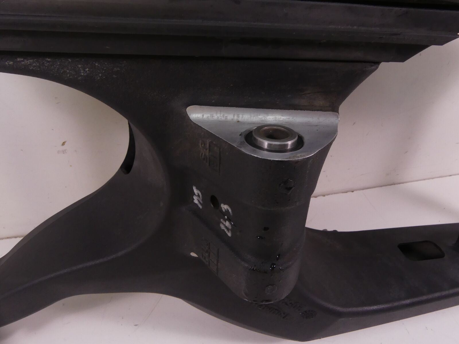 2014 Triumph Tiger 800 ABS Rear Suspension Swingarm Swing Arm + Axle T2052501 {{ shop.shopifyCountryName }} - Mototech271