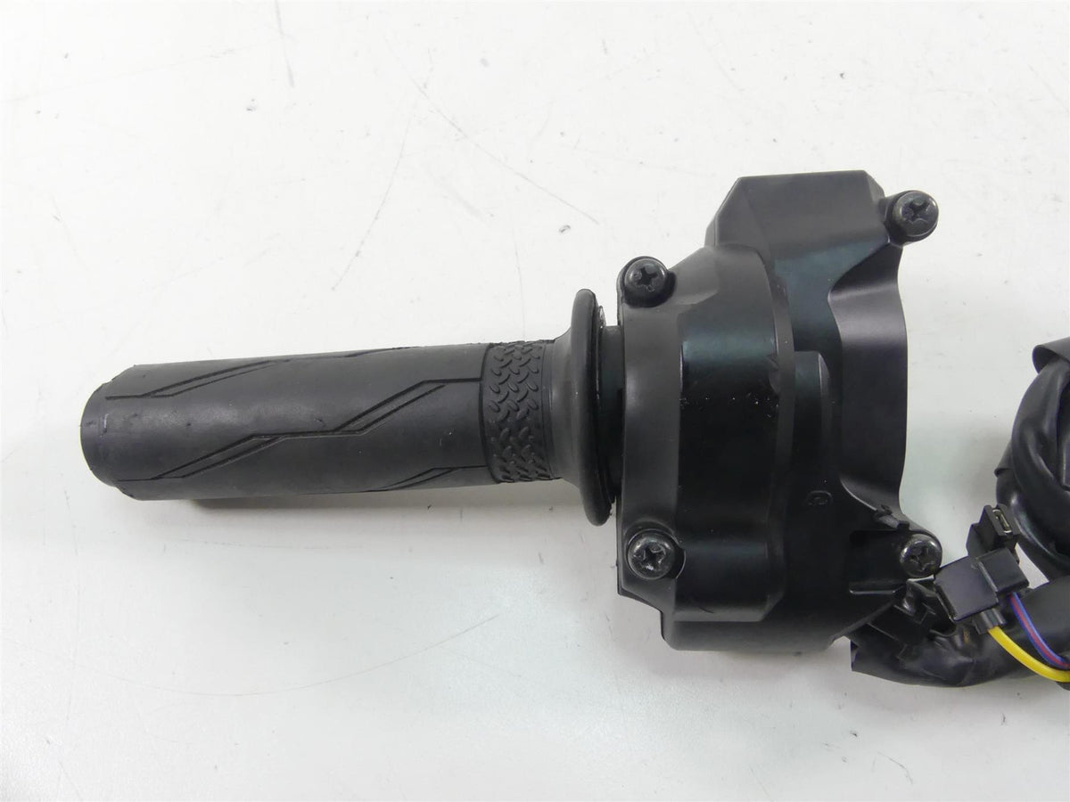 2022 Yamaha MT09 FZ09 Right Control Switch & Throttle Set - Read B7N-26240-00-00 {{ shop.shopifyCountryName }} - Mototech271
