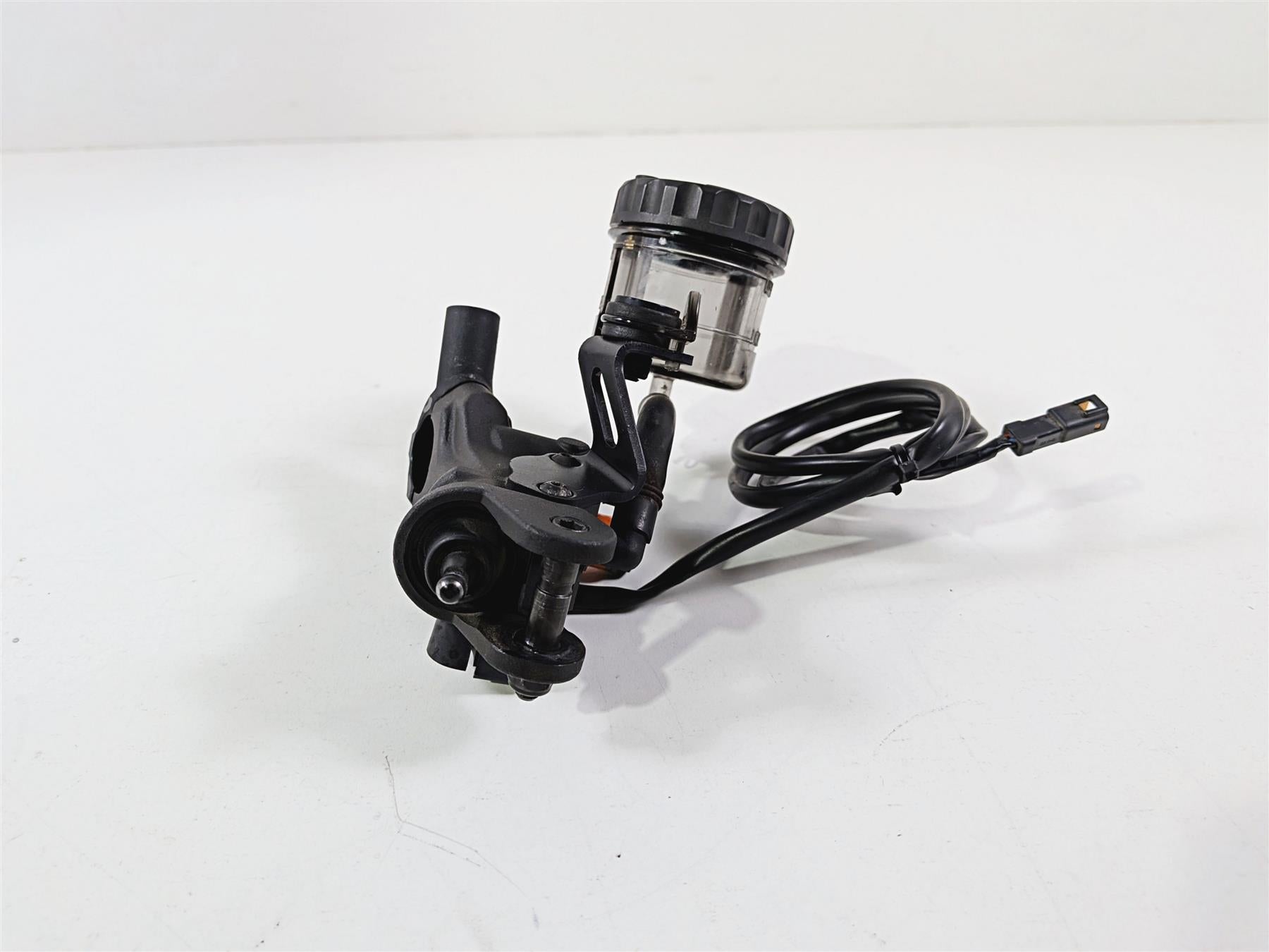 2022 Triumph Tiger 900 GT Pro Front Radial Brake Master Cylinder T2022194 {{ shop.shopifyCountryName }} - Mototech271