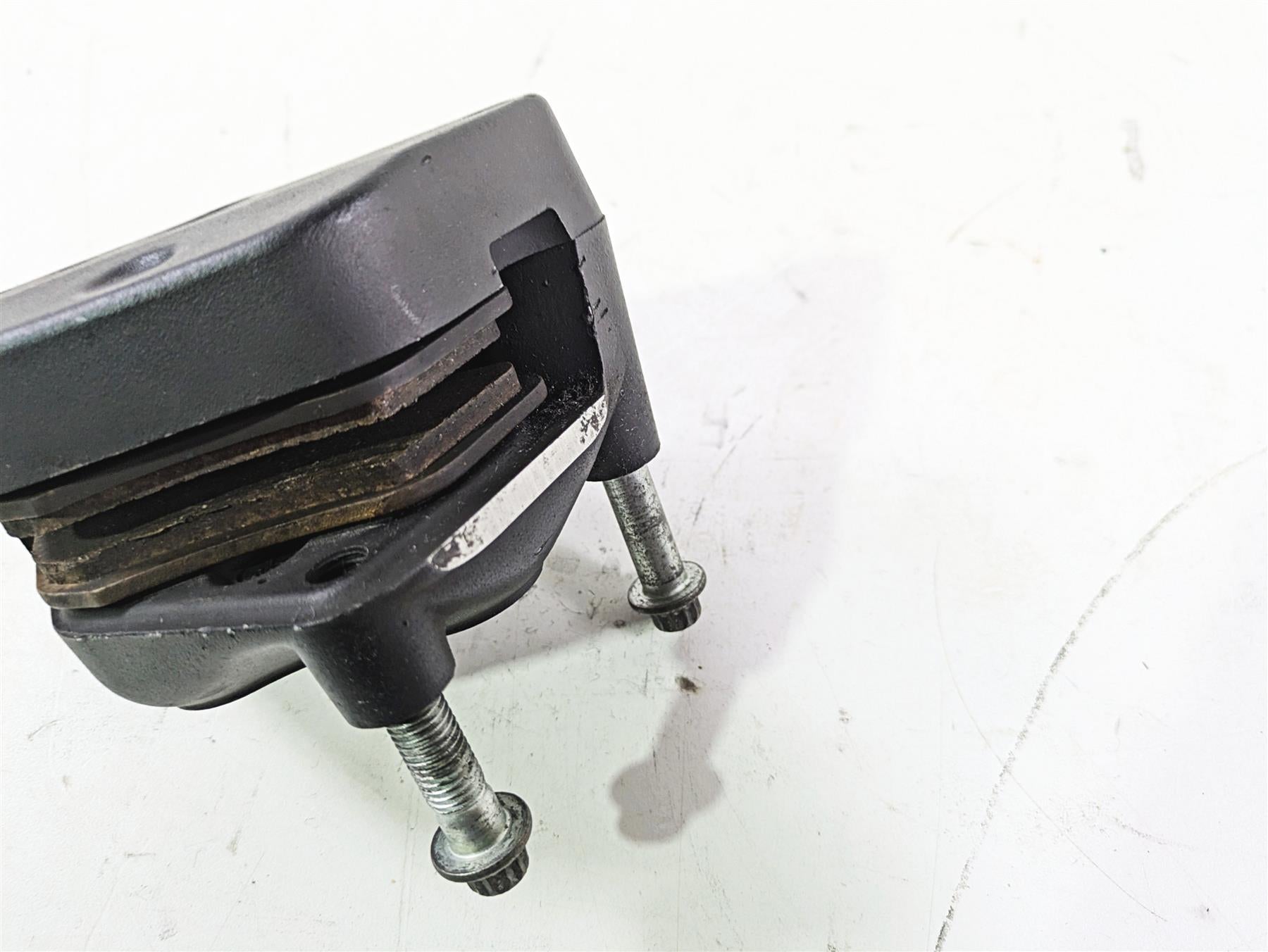 2004 Harley FLSTCI Softail Heritage Front Brake Caliper 44046-00D {{ shop.shopifyCountryName }} - Mototech271